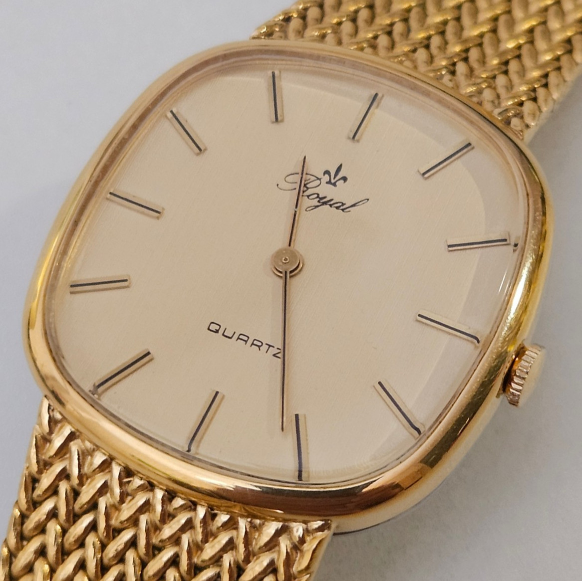 Vintage Men’s Watch “ROYAL” Swiss Dress Ultraslim Integrated Gold Tone NOS 1979