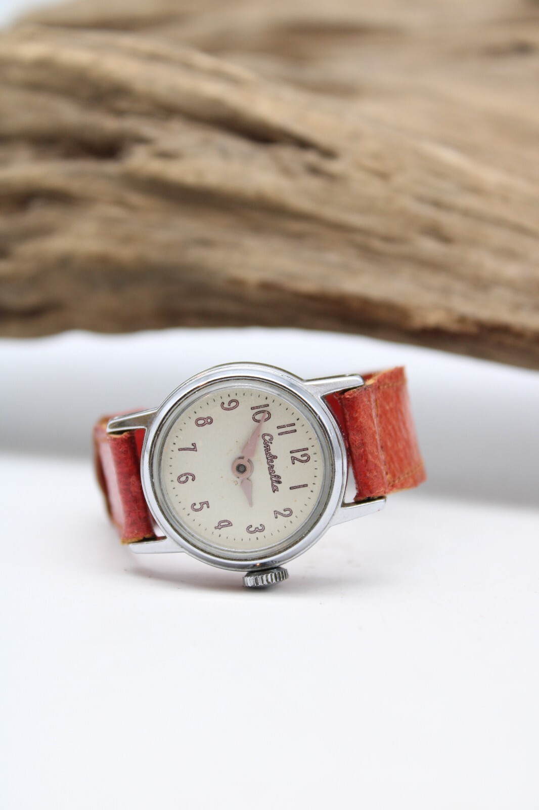 CHILD’S CINDERELLA WRIST WATCH 24.2mm 13.8mm LUG 6″ LONG RUNS (CW)
