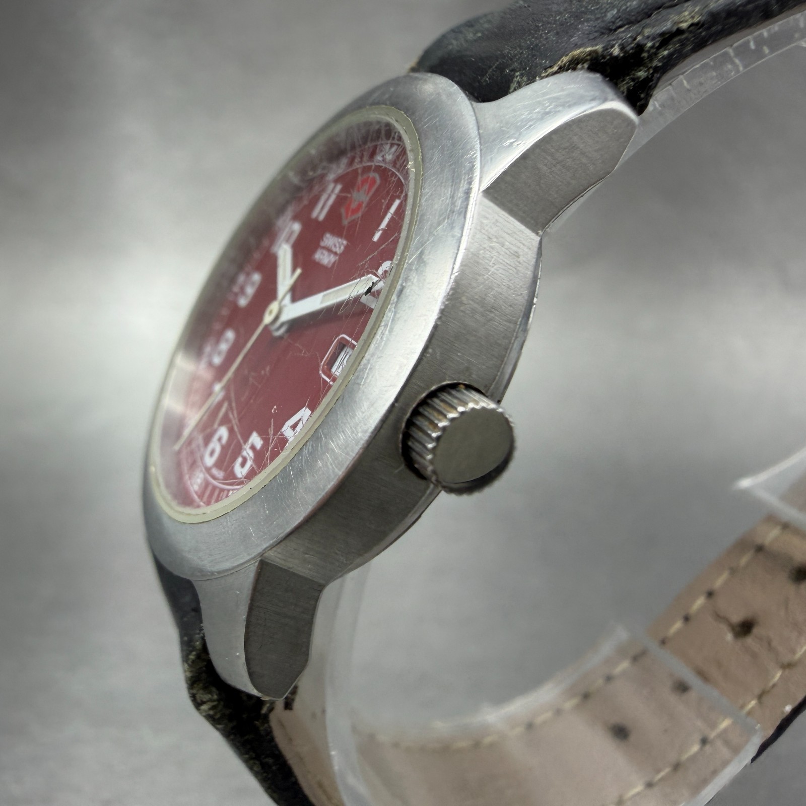 Victorinox Swiss Army Garrison Watch Women 30mm Red Dial Steel Date New Battery