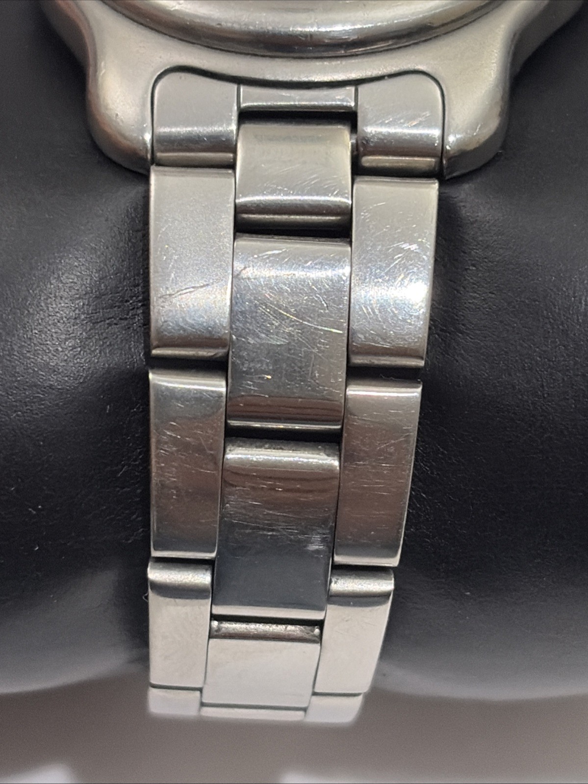 Victorinox SWISS ARMY Ladies Watch 100 MTR Water Resident W/ New Battery!