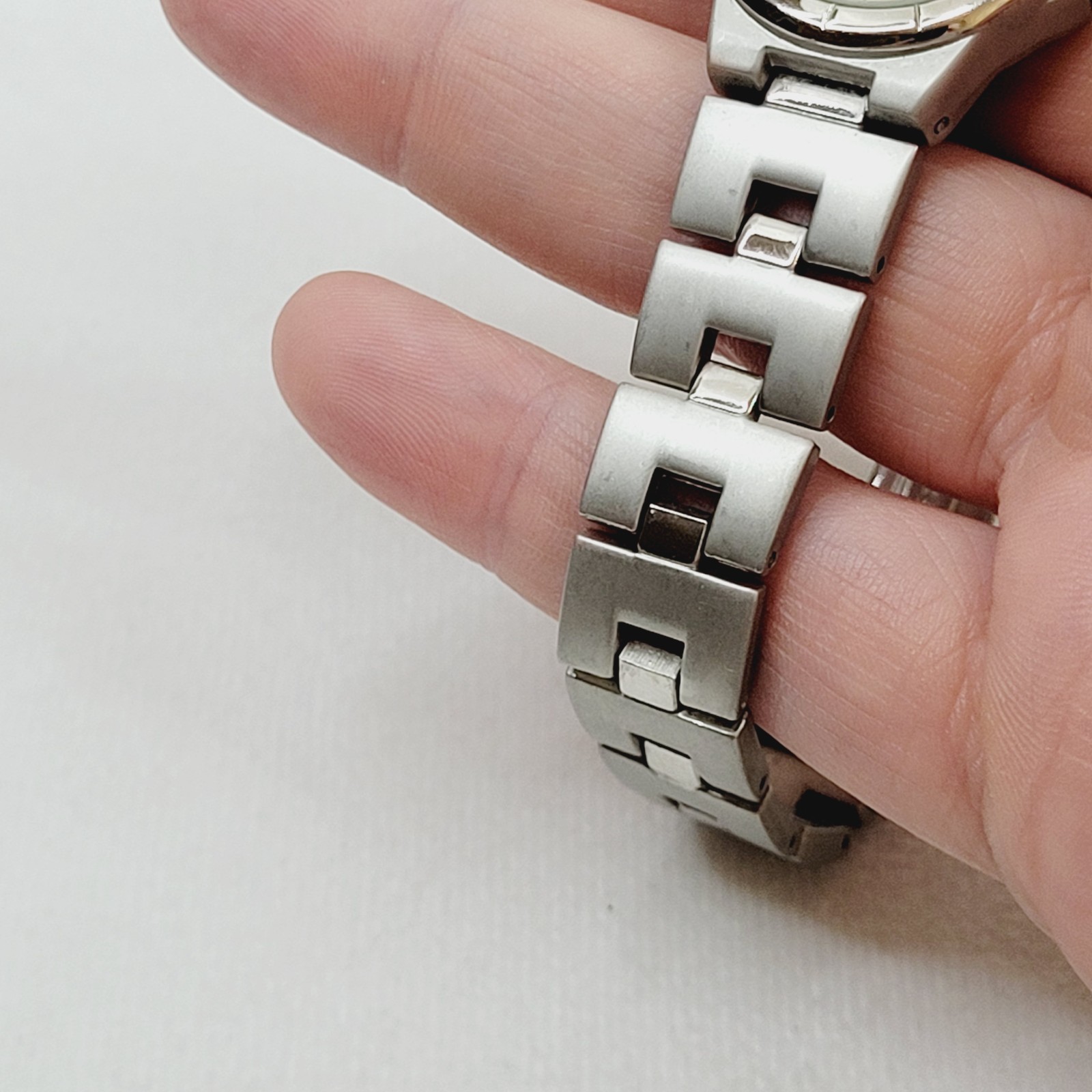 Vintage Quemex Watch Silver Tone Quartz Movement Working Folding Clasp 7″