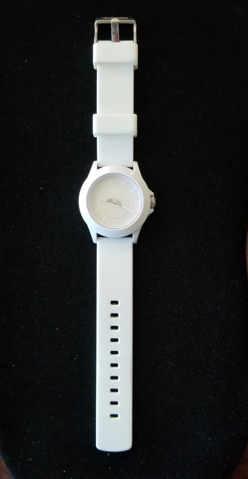 Skechers White-out Watch Plastic Case White Rubber Band 5.5″-7.5″ New Battery