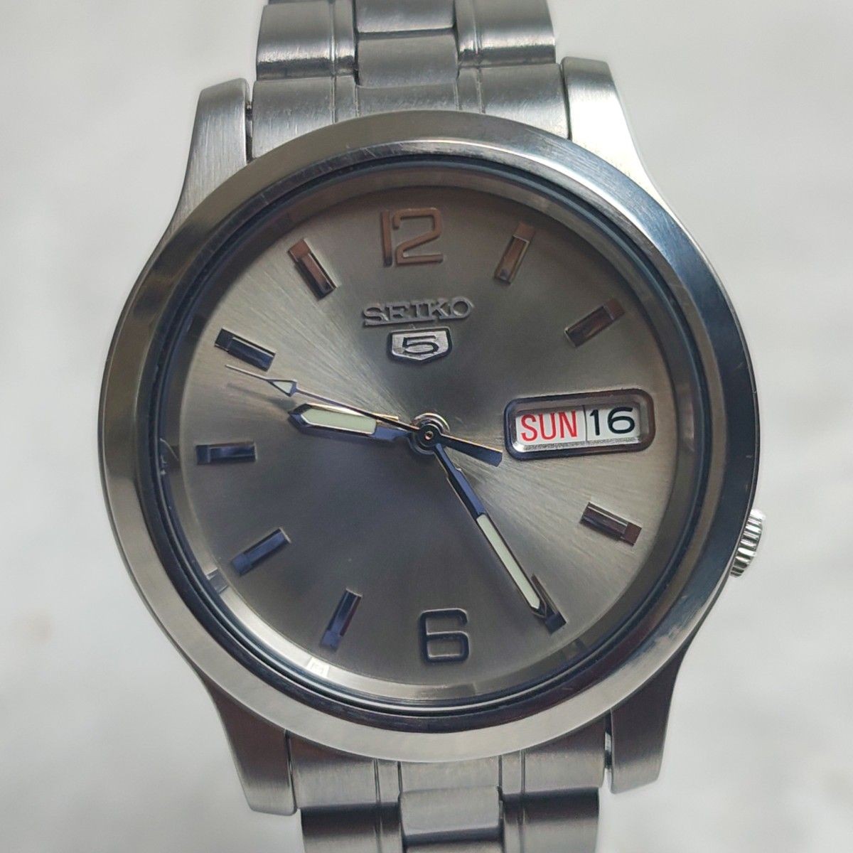 SEIKO 5 Automatic Men’s Watch Silver Dial Day Date Skeleton Back Excellent Condi
