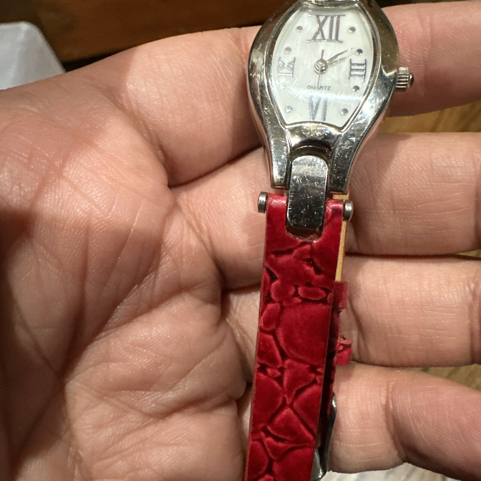 Classic Working Red Classic Ladies Watch Quartz Leather Band for Women Fancy