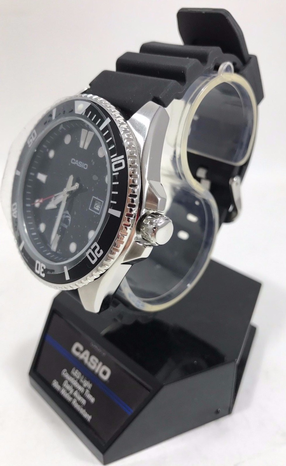 Casio – MDV106-1A – Men’s 200M Black Resin Band Black Dial Analog Dive Watch