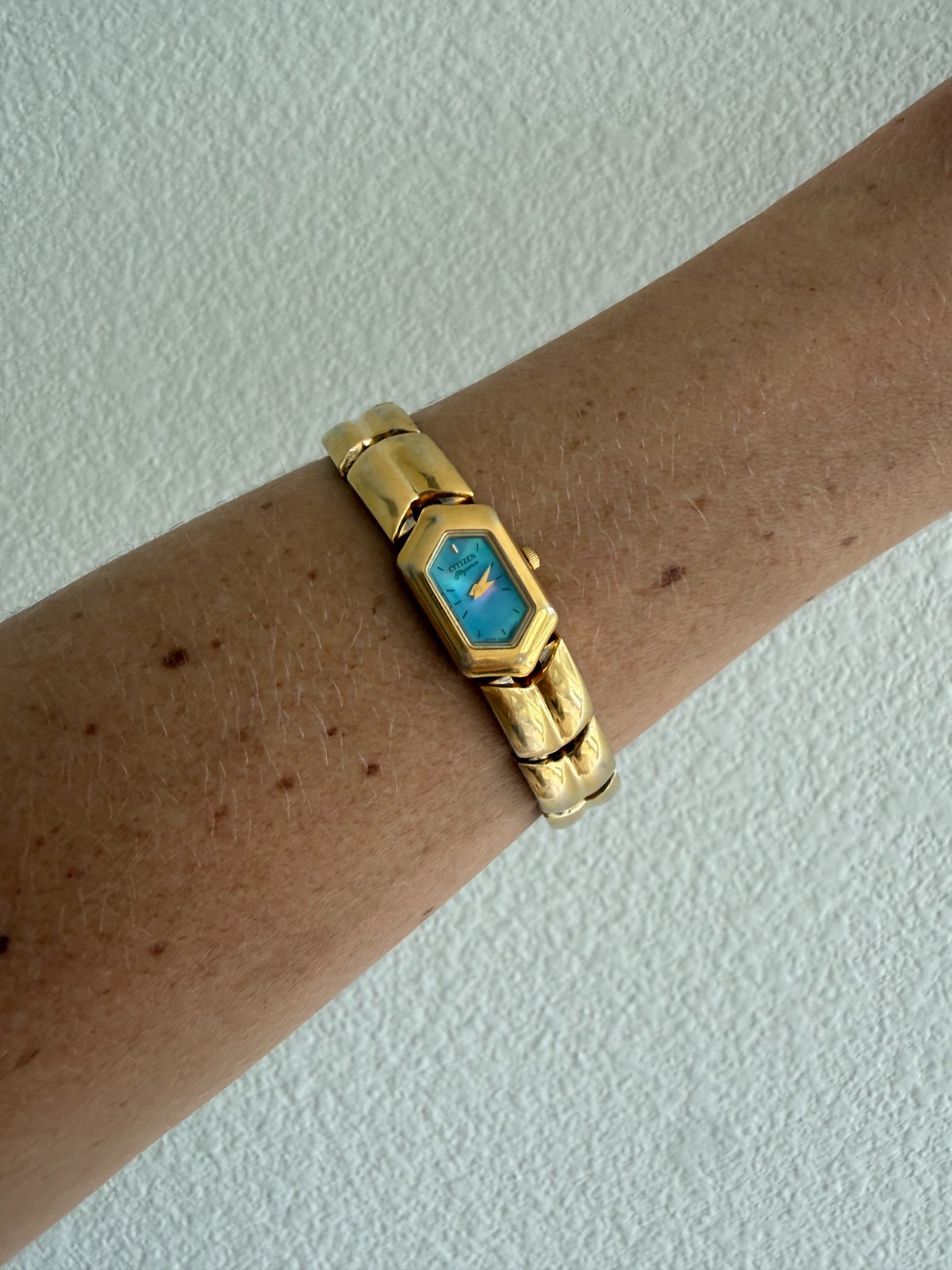Vintage Citizen Elegance Ladies Quartz Watch Blue MOP Dial 13mm 2200-229681