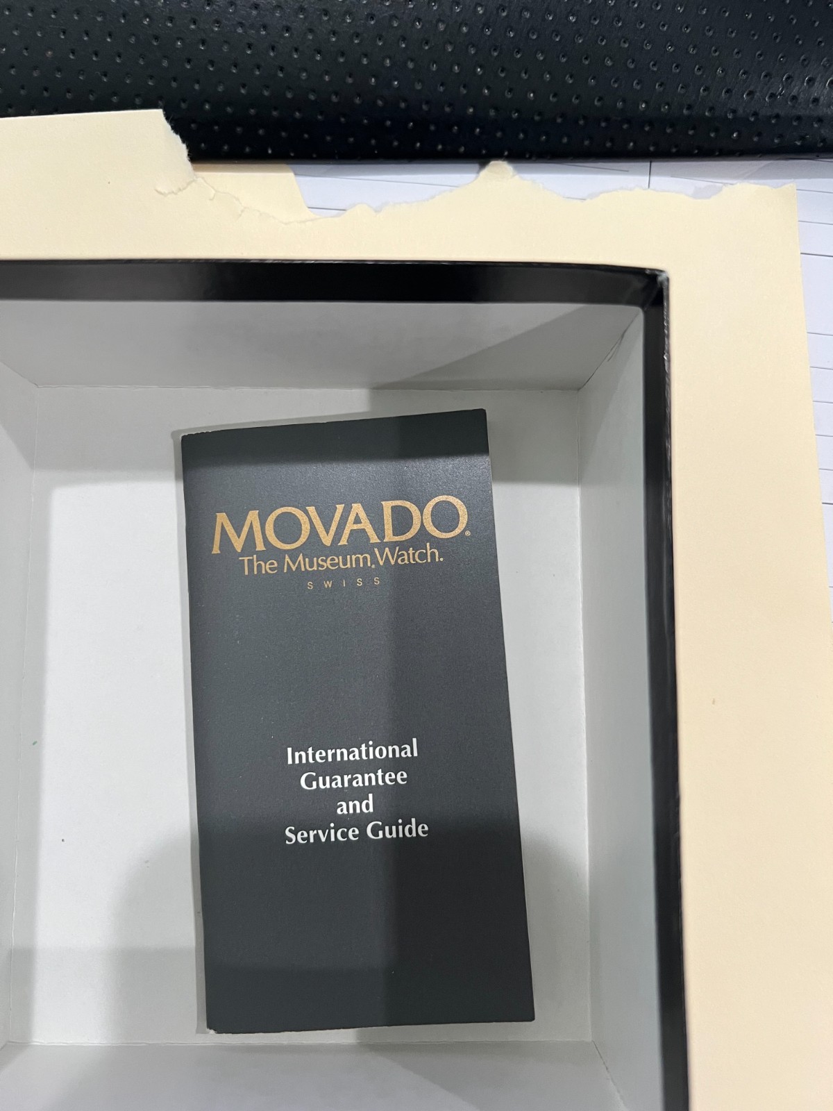 MOVADO MUSEUM CLASSIC MEN’S GOLD TONE WATCH — Ref 88 196665 — COMPLETE SET ✦