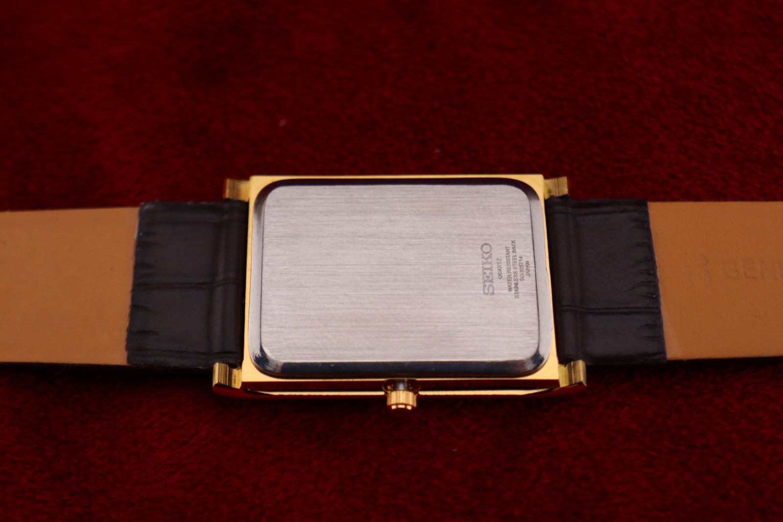 ⌚✨ Vintage Seiko Slim Quartz Gentlemen’s Gold Dial ,Dark Brown Dress Watch