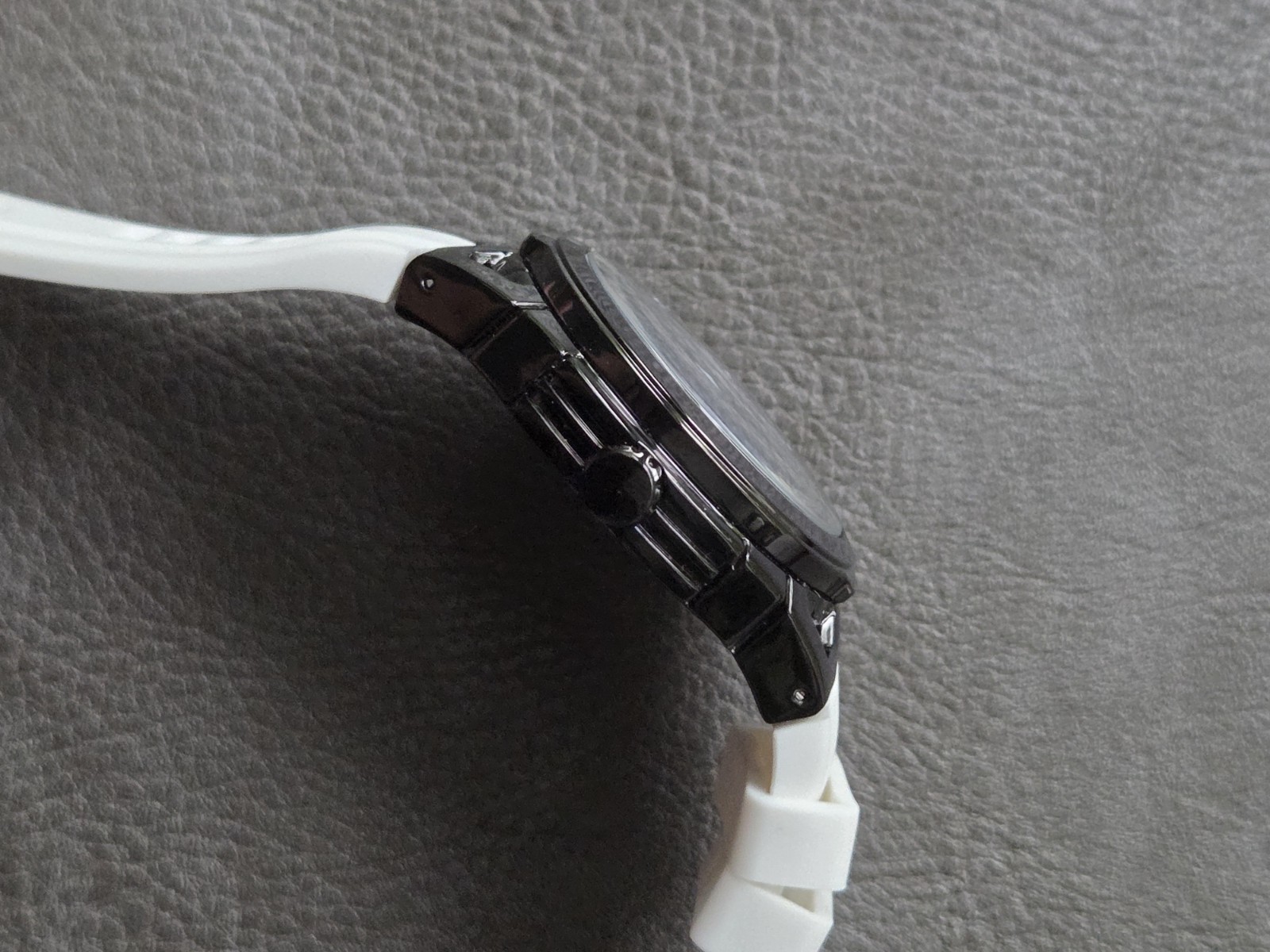 Activa Quartz Analog Sport Watch Black Dial Plastic Case White Silicone Strap