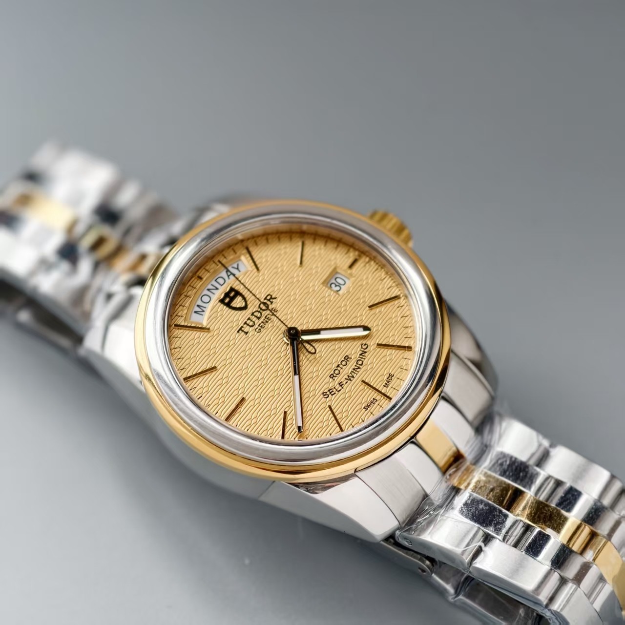 Tudor Gilding Linen Dial Glamour M56003-0003 Men’s Watch Automatic 39mm Date