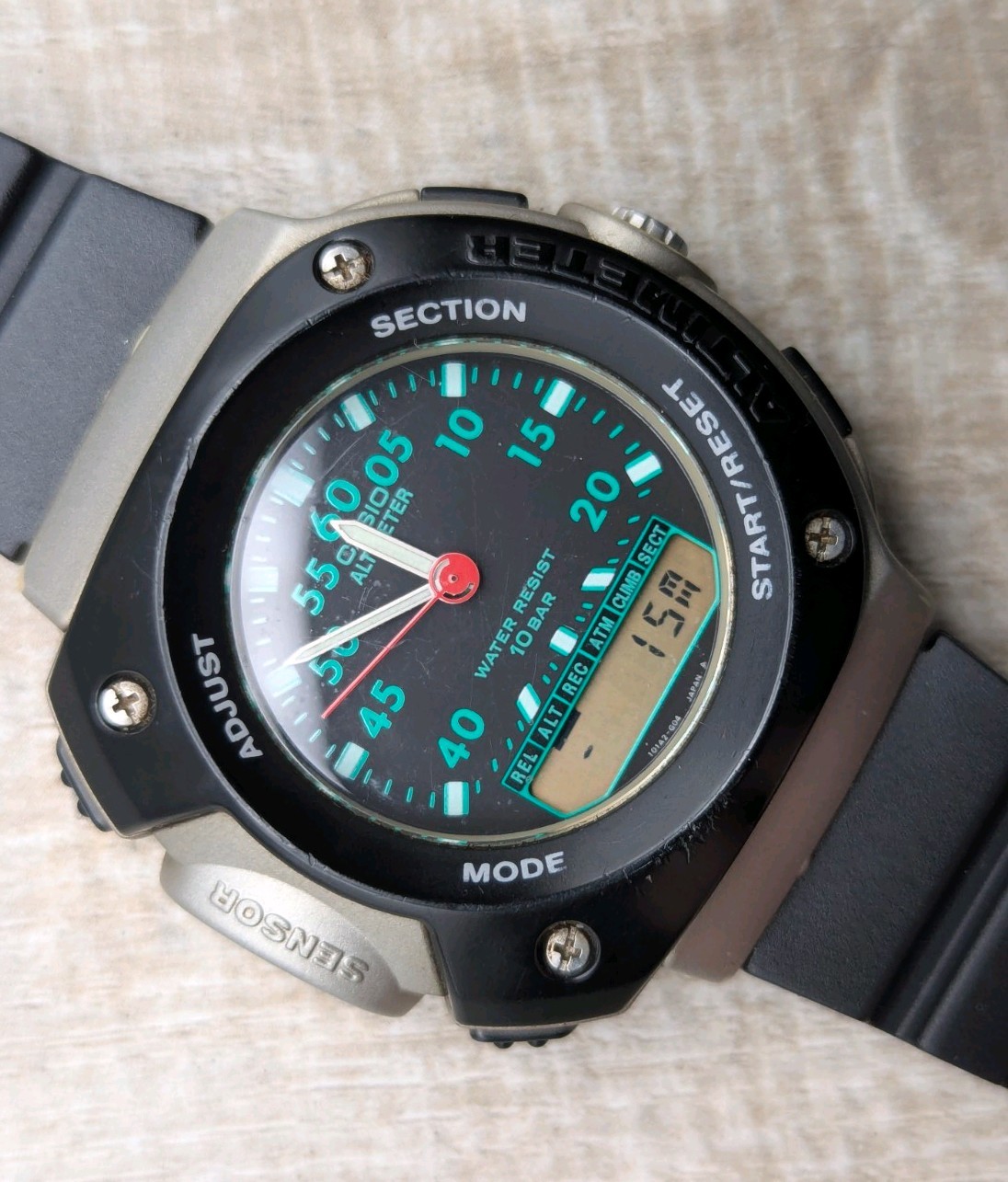 Casio APX-100 Altitude Sensor Men’s Digital Vintage Watch. Works Perfectly Rare