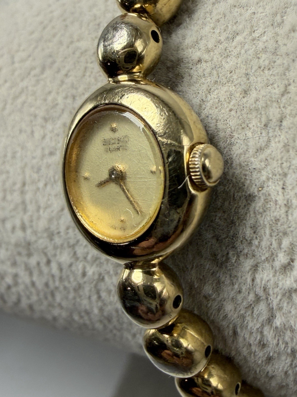 Scratched Seiko 1E20-0079 New Battery Ladies Watch 14MM 6″ Gold Tone