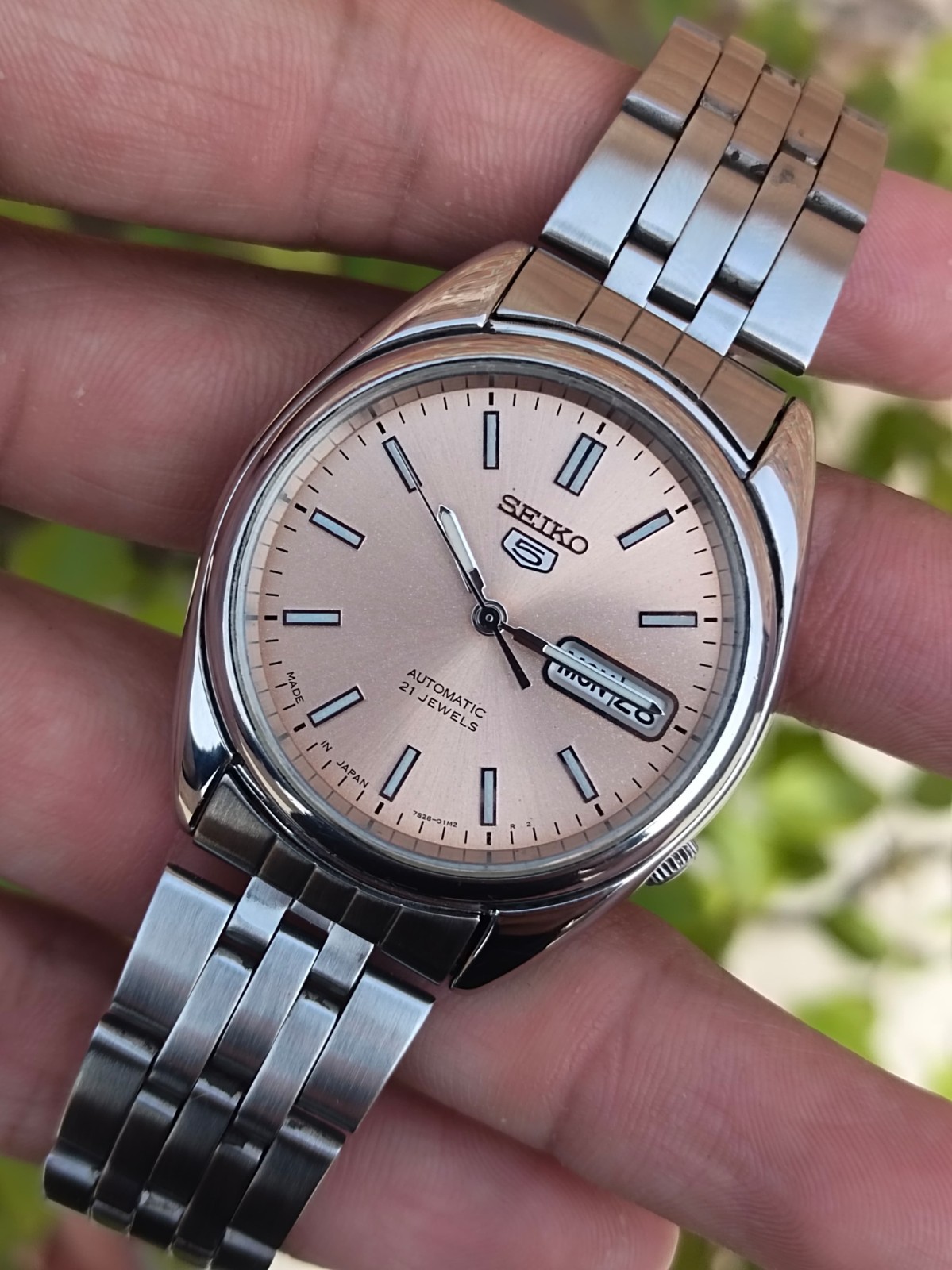 RARE Seiko 5 Salmon Sunburst Dial Exhibition Back Automatic Vintage Watch 7S26
