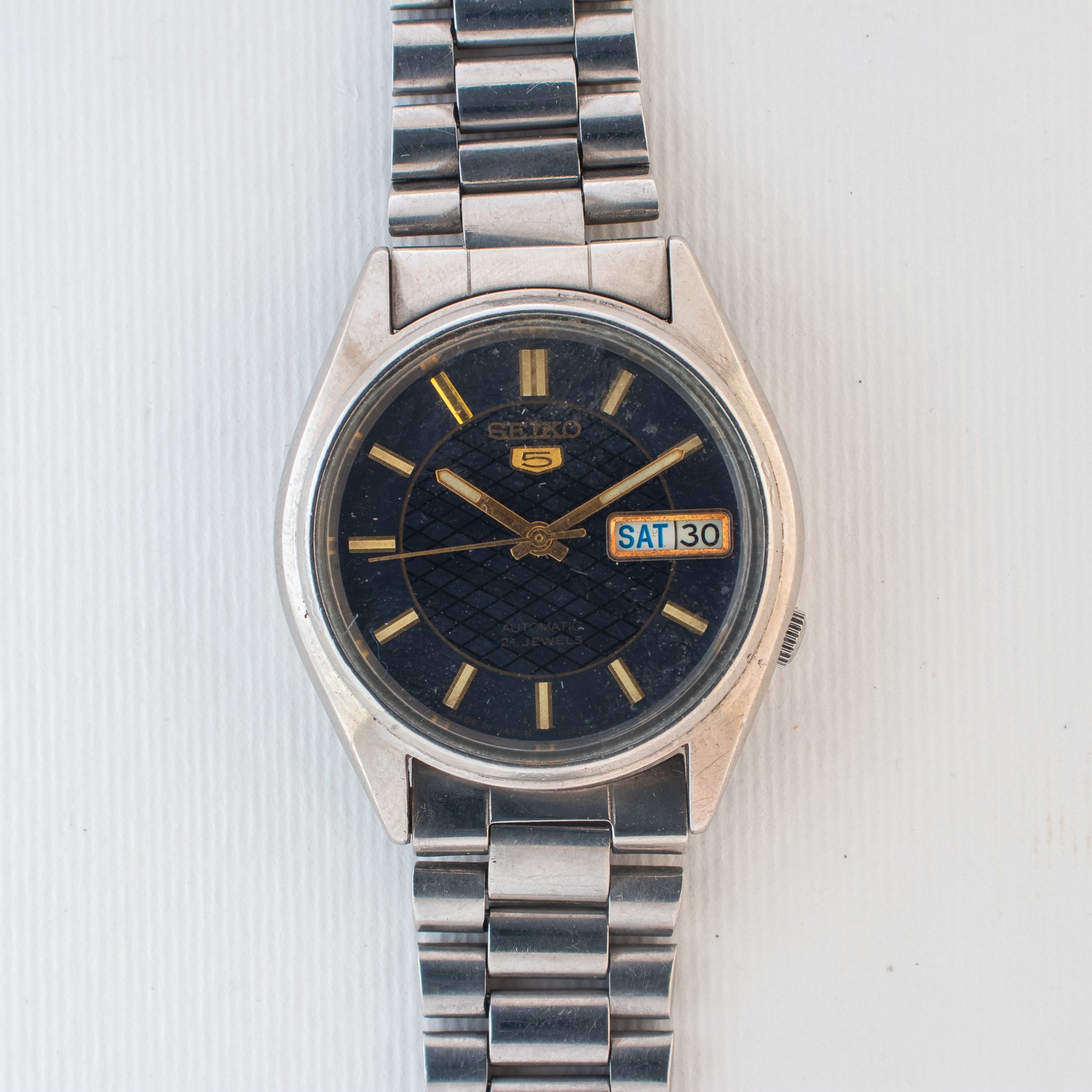 Vintage Seiko 5 Automatic Dark Blue Honeycomb Dial Gold Accents 7S26A Men Watch