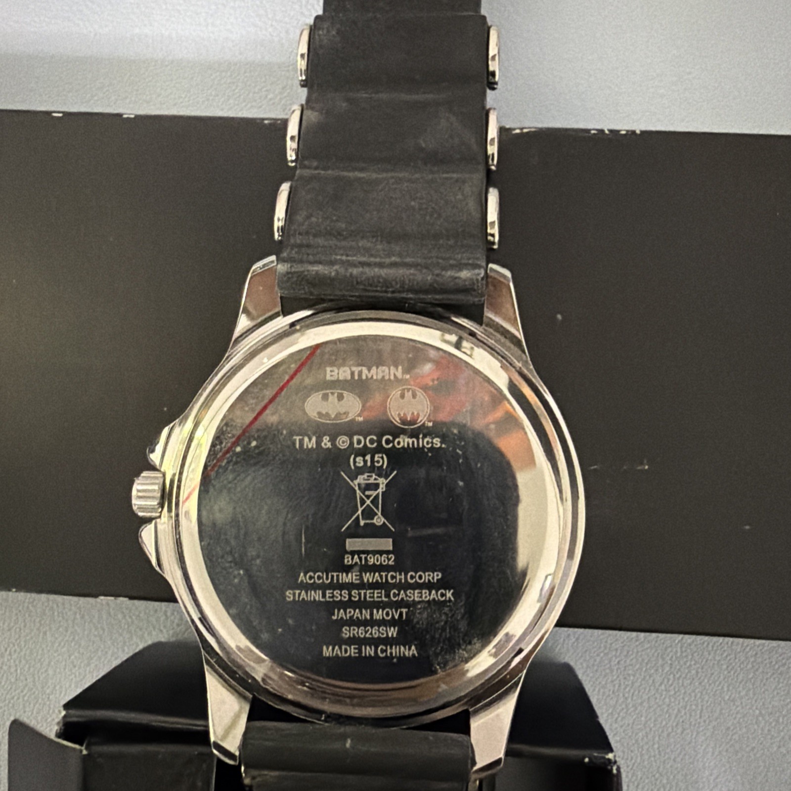 2014 AVON BATMAN WATCH SILVER TONE DIAL BLACK BAND DC COMICS-Never Used with Box