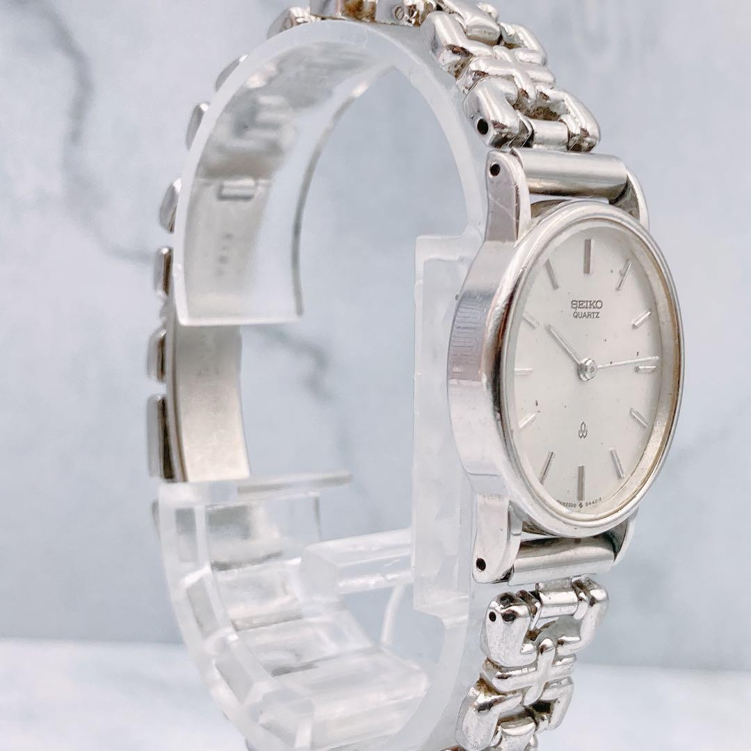 Seiko Ladies Oval Quartz Wristwatch Silver Chain Belt Japan 073681