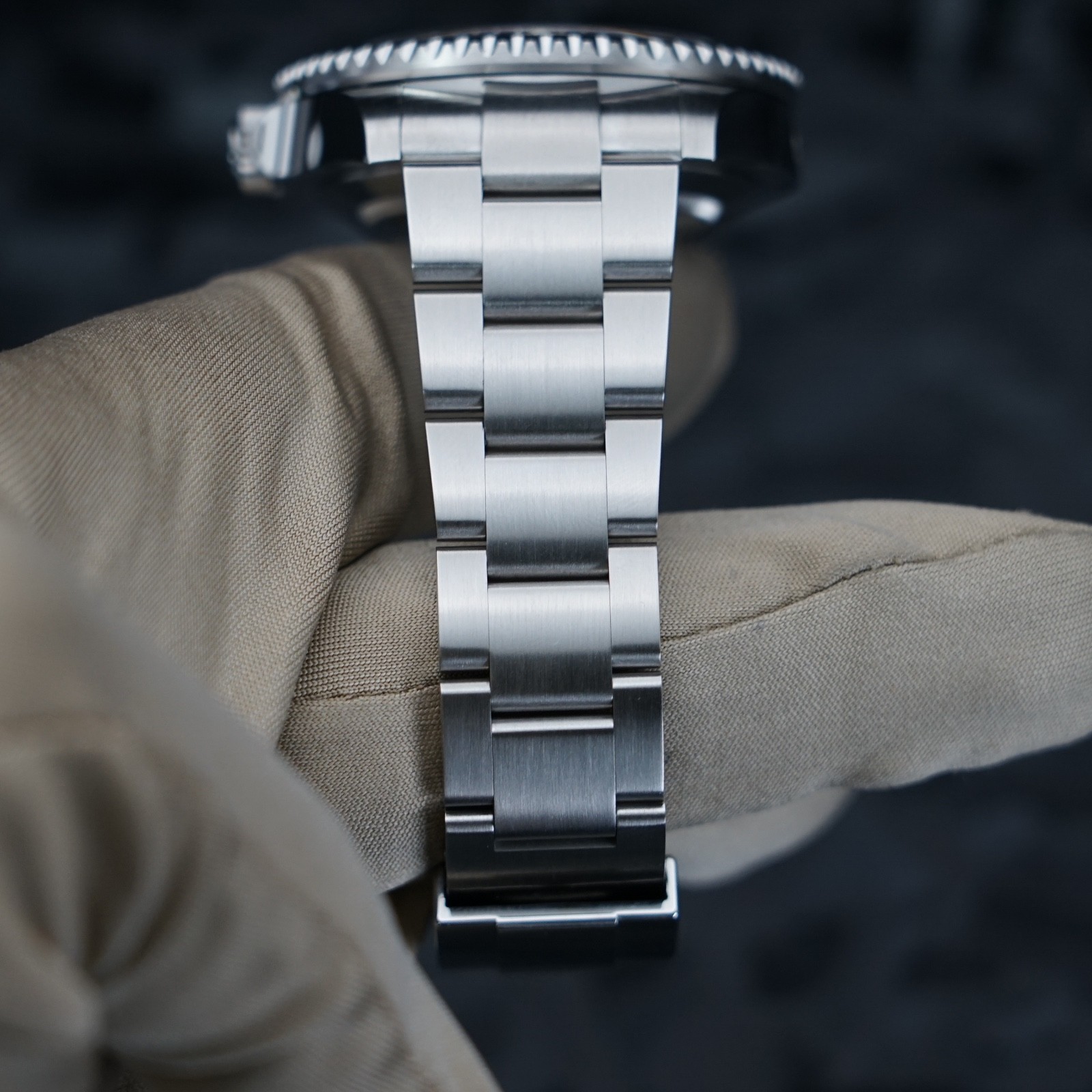 Rolex Sea-Dweller 126600 Silver Oyster Bracelet Red Letter – Box and Papers