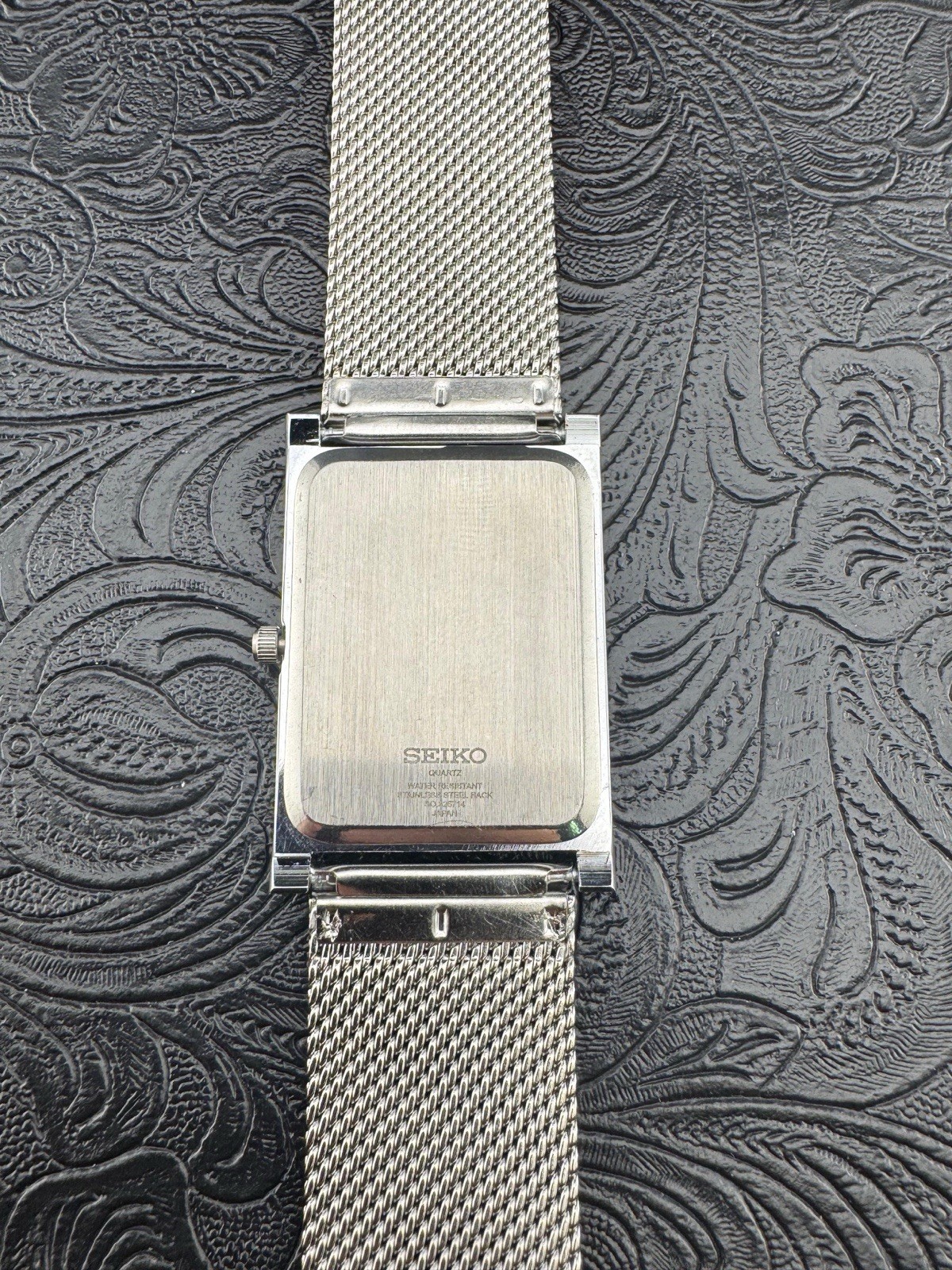 GREEN WITH SILVER CASE Vintage Seiko Slim Quartz Men’s Wrist Watch