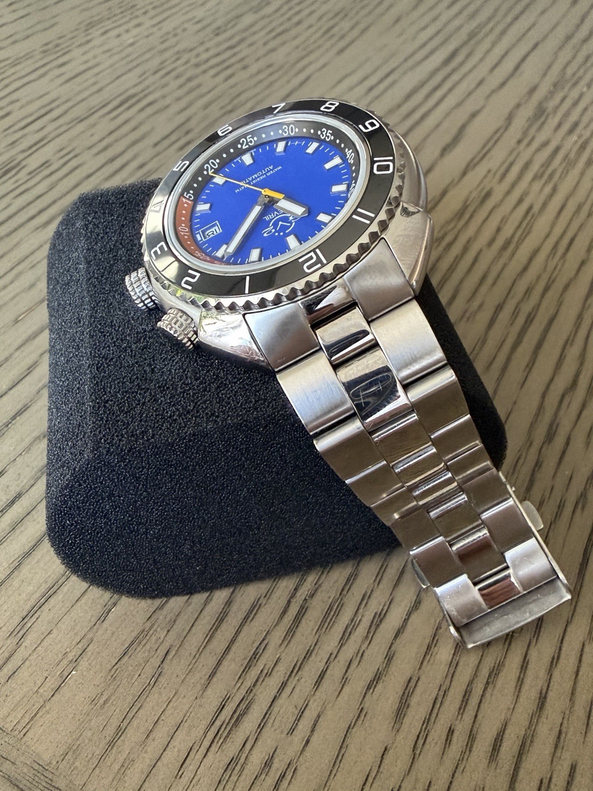 GV2 by Gevril Men’s Squalo Swiss Automatic Ceramic Bezel Diver Watch 49/500Made