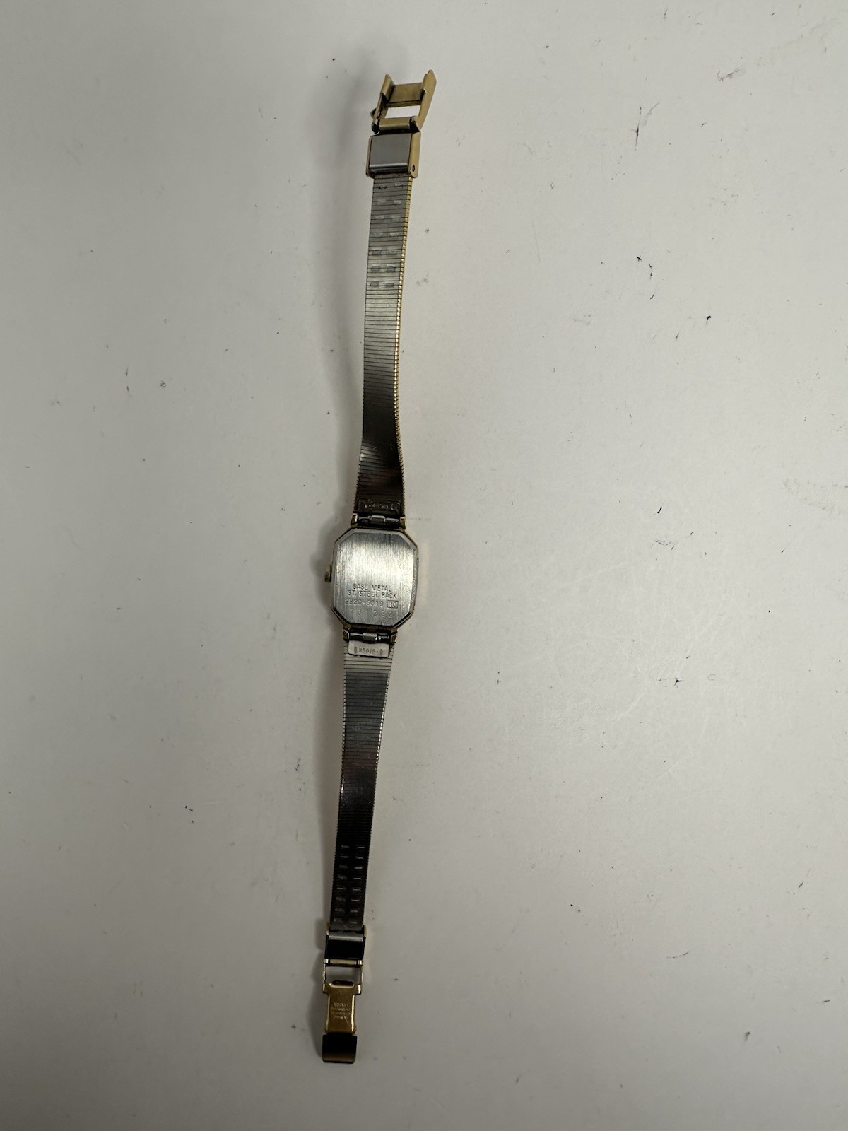 Seiko 2B20-5019 Ladies Watch New Battery 16MM 7″ Gold Tone G8
