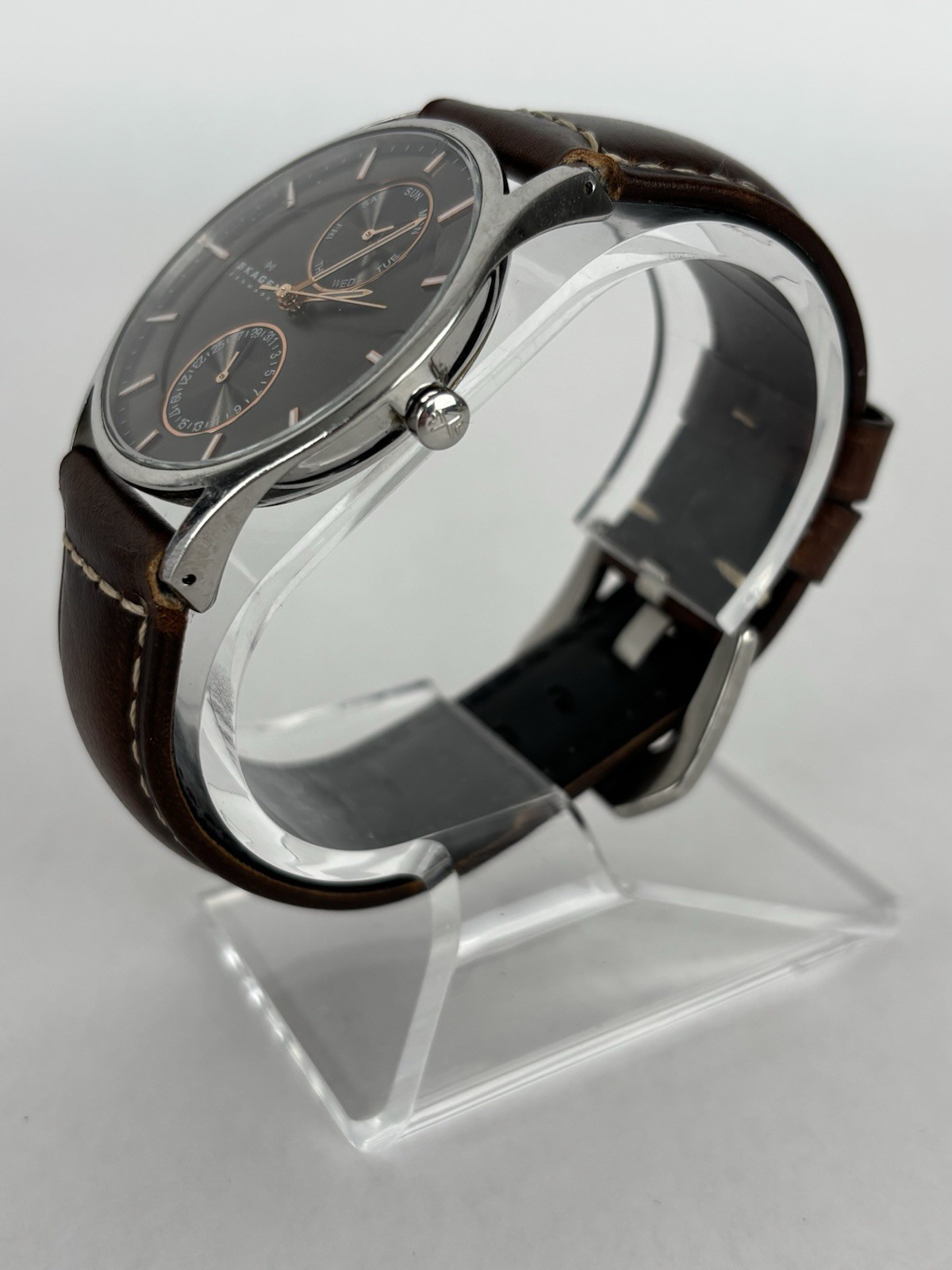 Skagen SKW6086 40mm Silver Tone Quartz Day/Date Watch w/Brown Band & New Battery