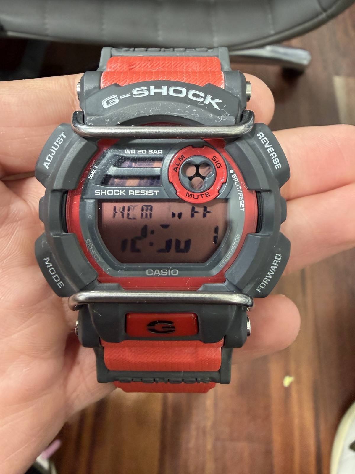 Casio G-Shock GD400-4 Red Black – New w/ Tag – LCD Defect For Parts
