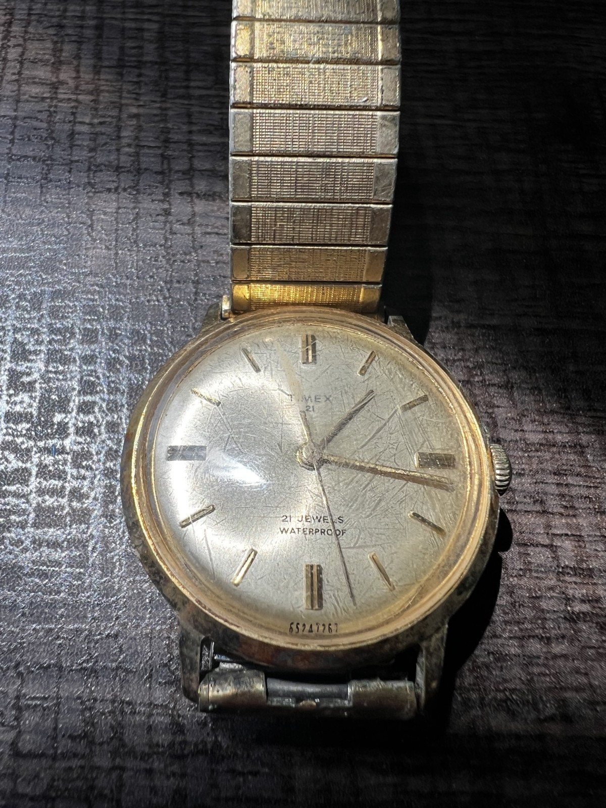 Timex 21 Jewels Men’s Manual Wind Watch 21J Water-Resistant Gold 34mm