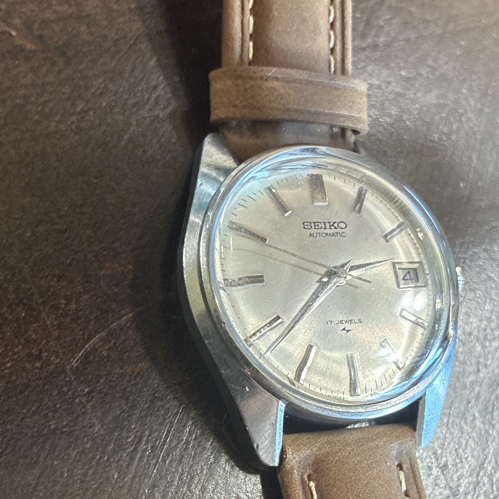 Seiko Automatic 17 Jewels 7005-8000 Date Silver Dial Brown Leather Strap 36mm