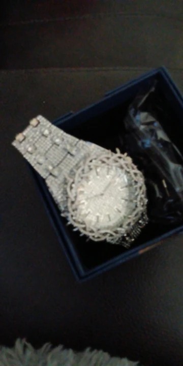 Luxury Men’s Quartz Watch – Thorn Crown Iced Diamond Design/ fashion/ stylish