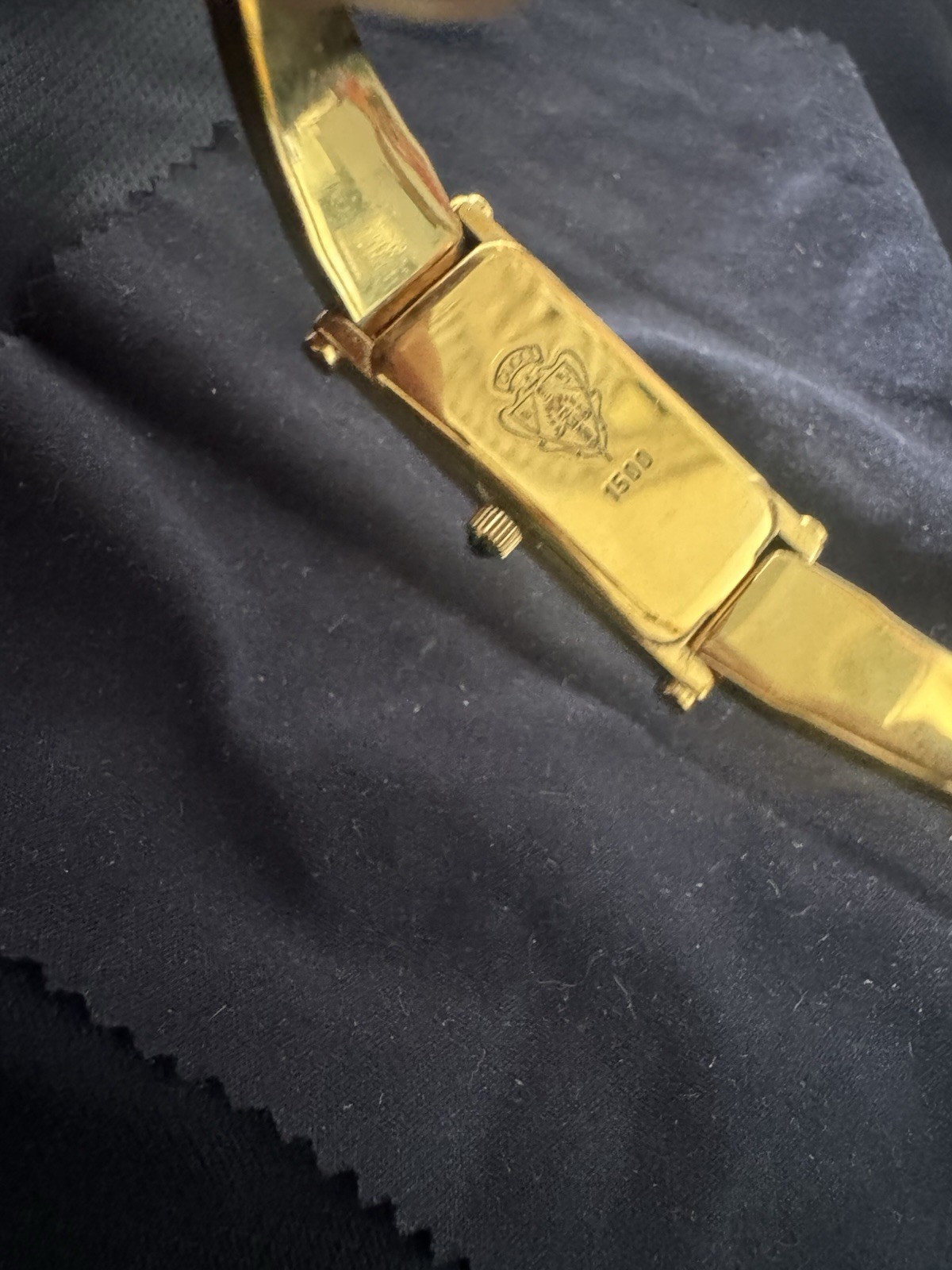 Gucci 1500L Women’s Swiss Made Quartz Analog Gold Bangle Rectangle Watch