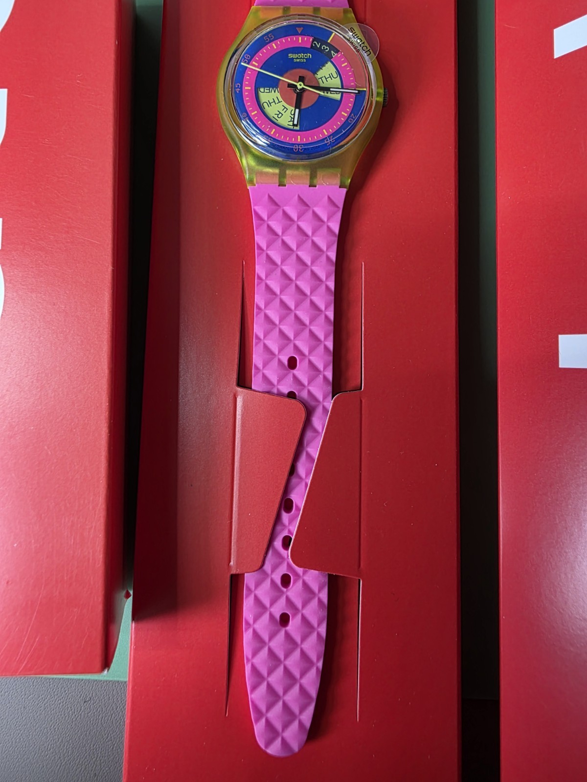 SWATCH STANDARD 2023 – SO28J700 – Shades Of Neon – New
