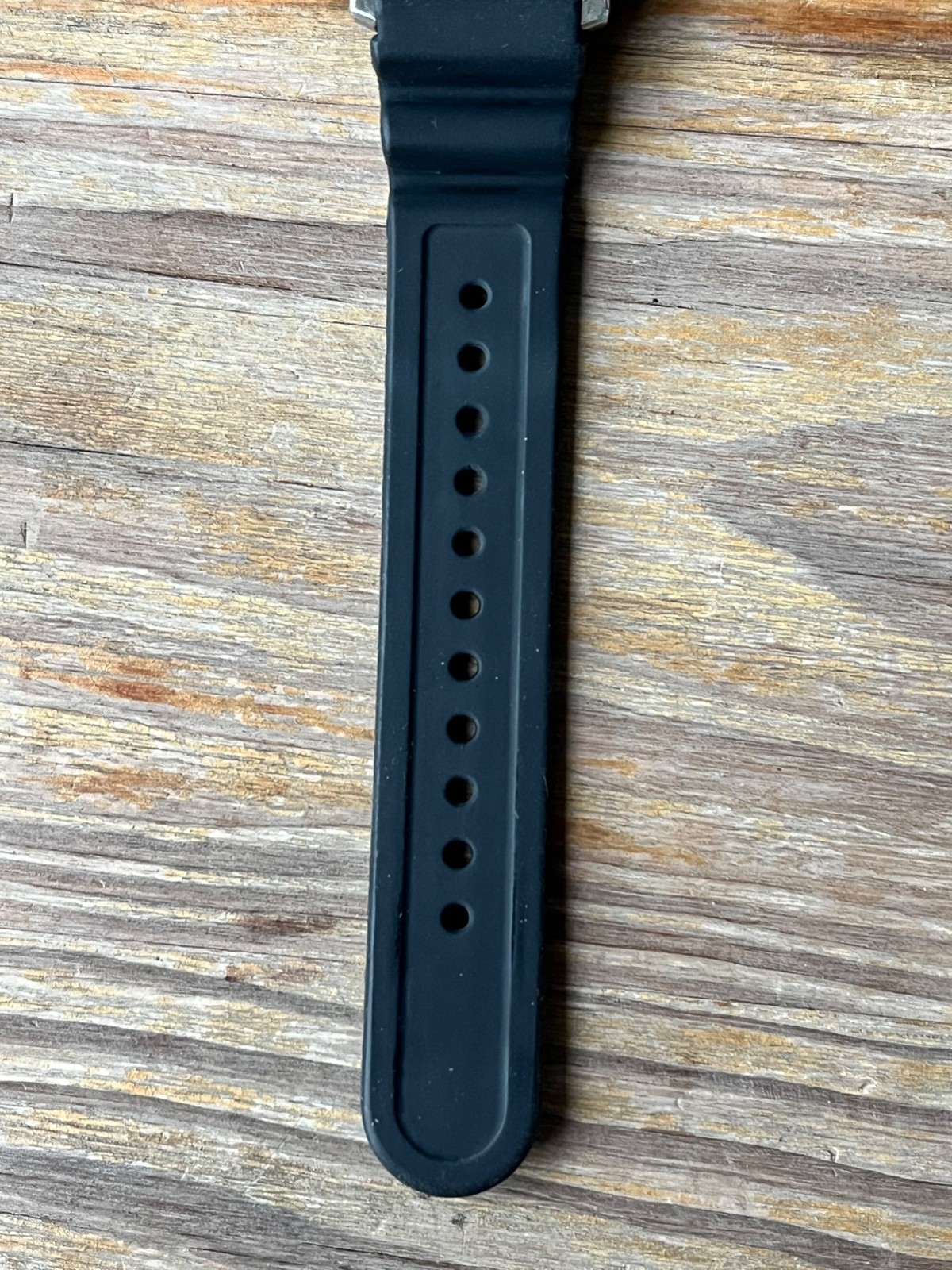 Seiko SNE541P1 Solar Diver Black Dial 40mm V157 200M Rubber Watch