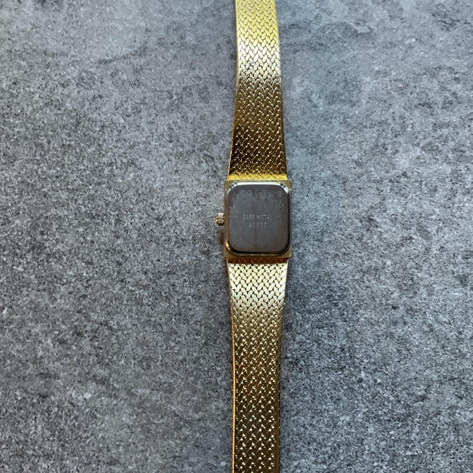 Vintage Geneva Women’s Tank Style Watch 16mm Gold Tone Case And Band Bin N