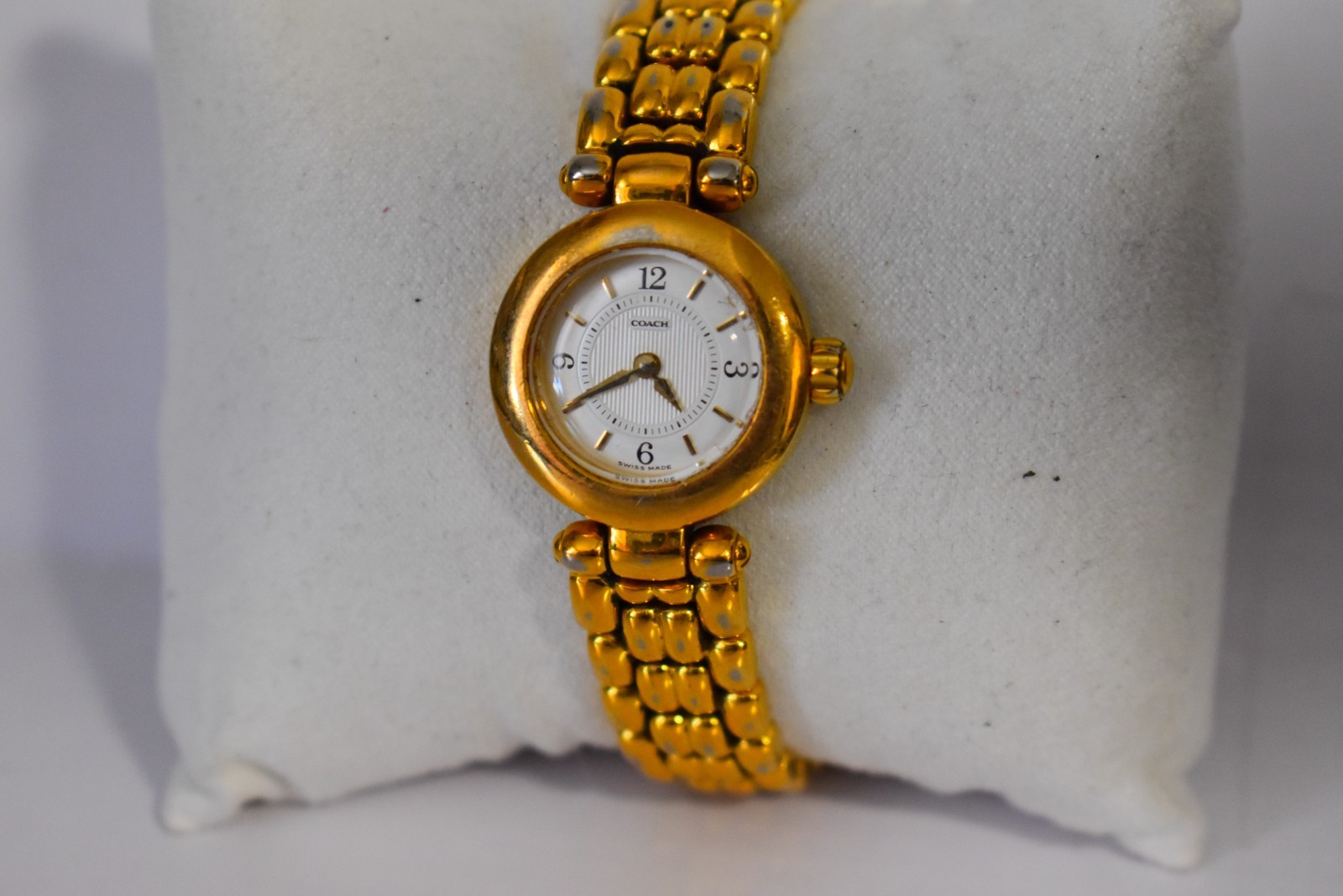 GENUINE COACH Quartz Ladies Watch Gold Swiss Made W006 Please See Description