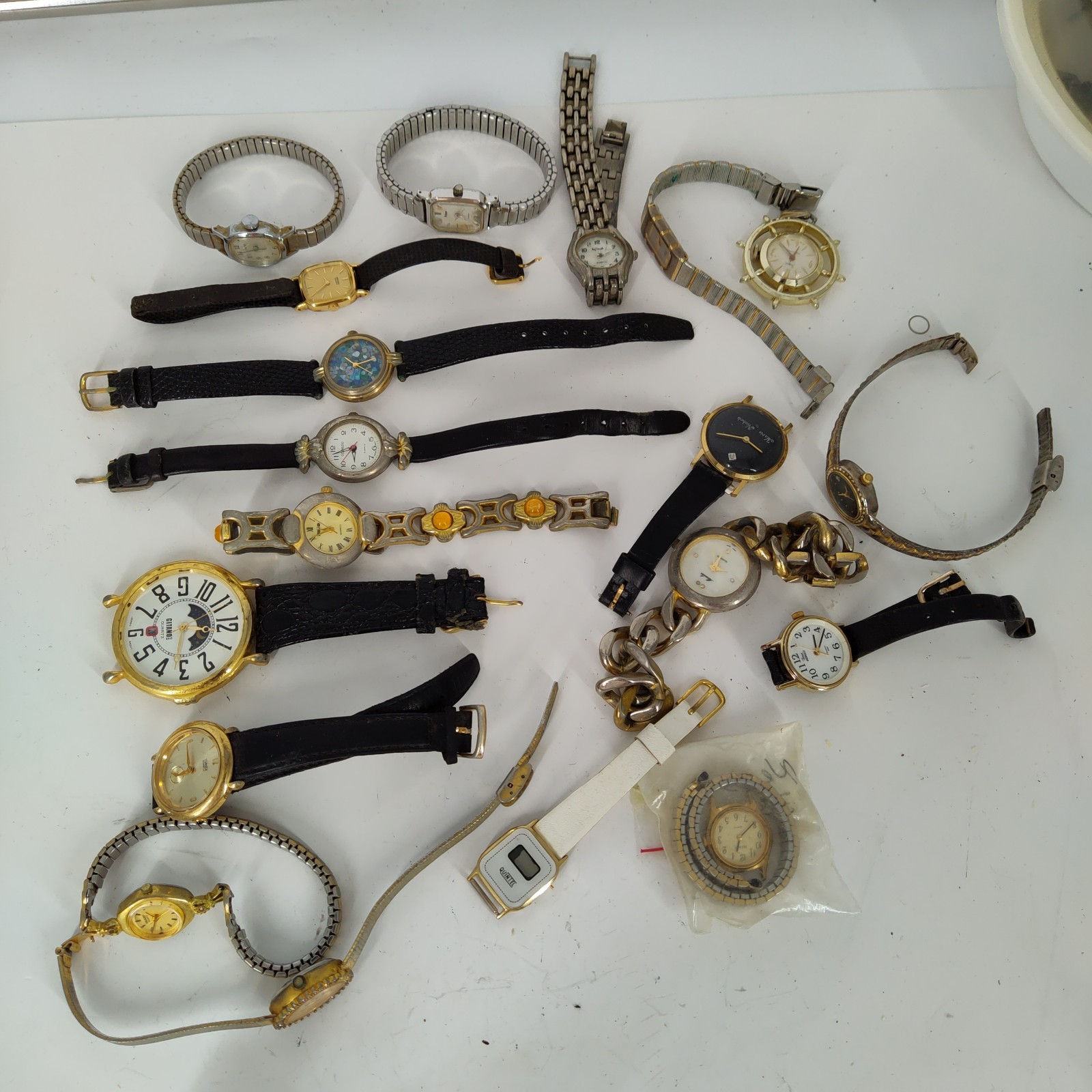 Lot of 15lbs 172 Assorted Watches Mens & Womens PARTS REPAIR