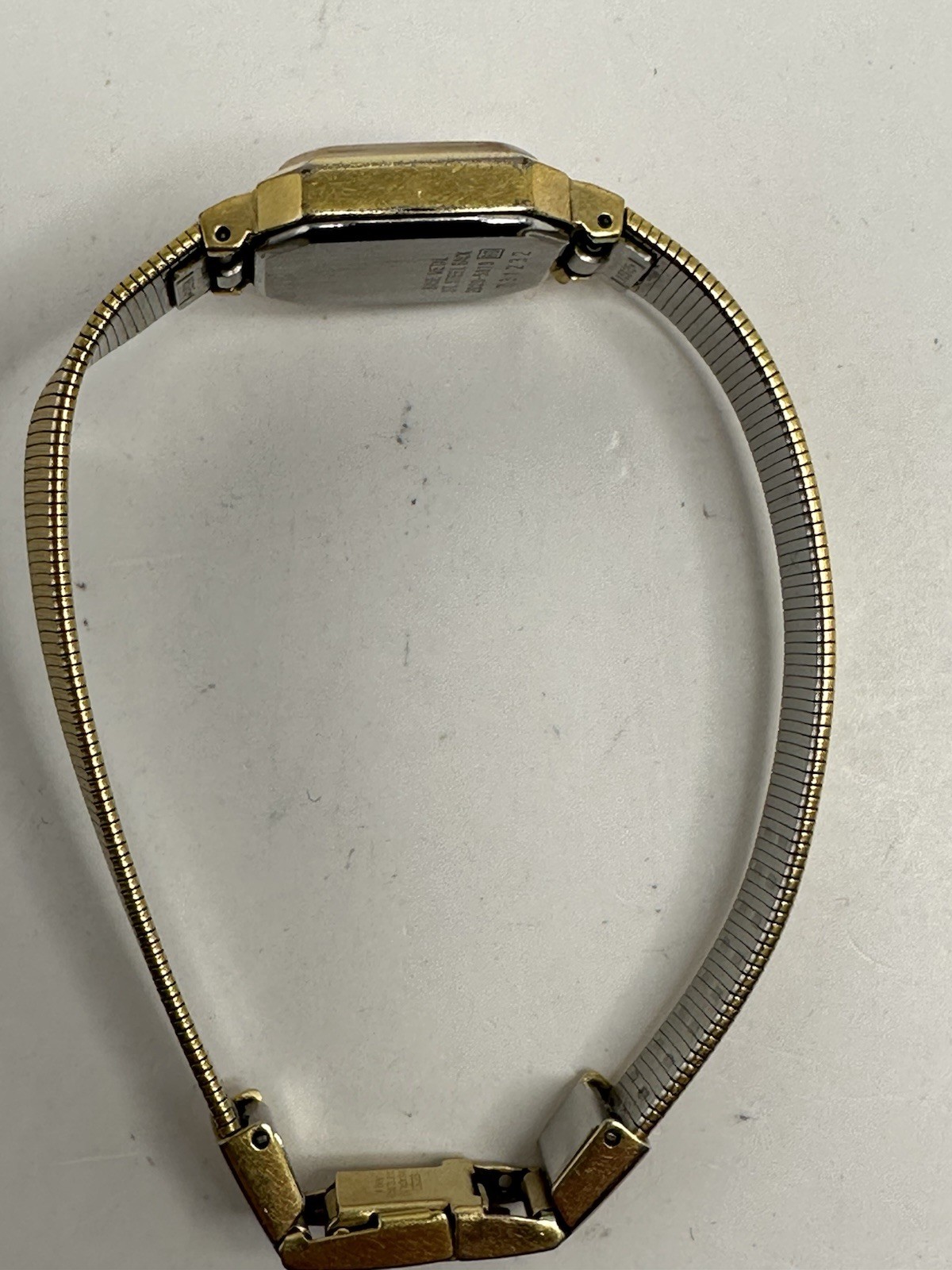Seiko 2B20-5019 Ladies Watch New Battery 16MM 7″ Gold Tone G8