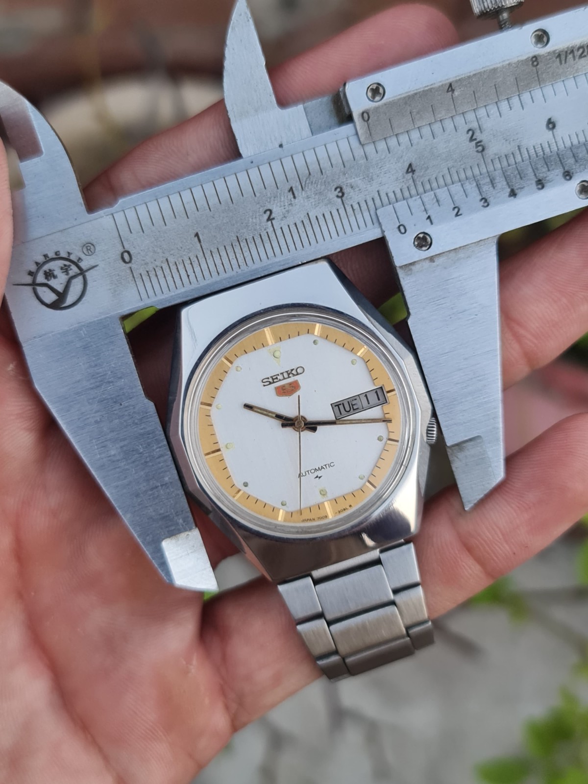 RARE Seiko 5 Vintage White Dial Orange 5 Logo Automatic Mens Watch 7009-8440