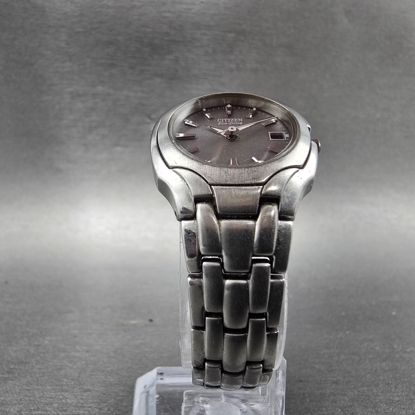 Citizen Eco-Drive Watch Women 25mm Gray Dial Silver Tone Date E011-S049601 RunsS