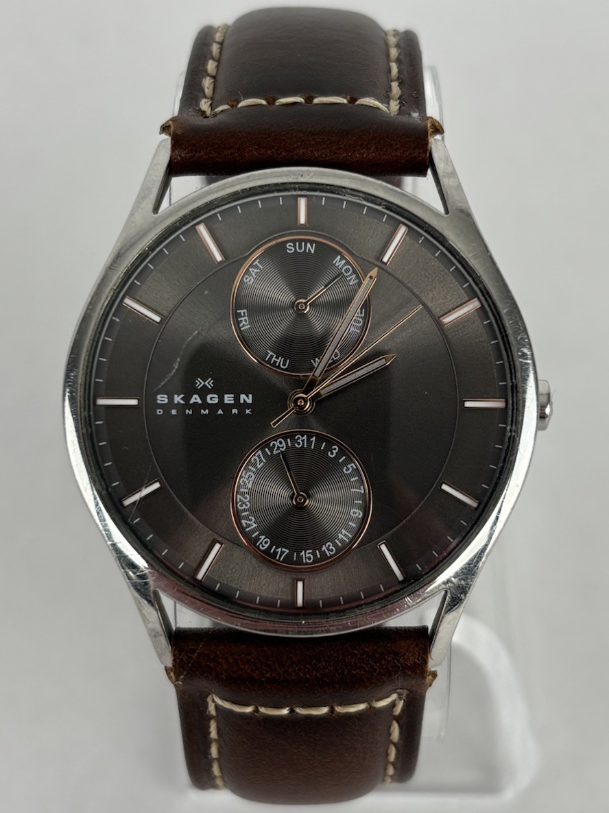 Skagen SKW6086 40mm Silver Tone Quartz Day/Date Watch w/Brown Band & New Battery