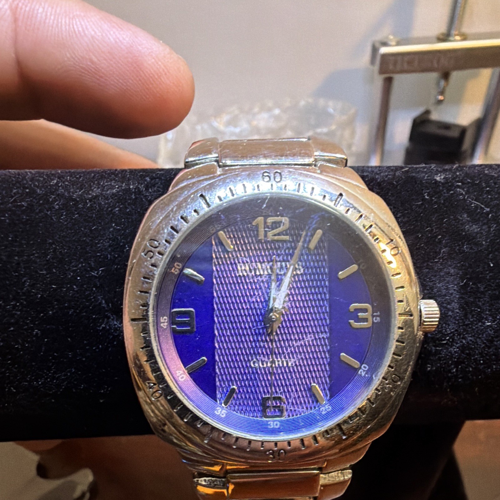 Quartz Analog Wristwatch Blue Dial Arabic/Baton Indexes Silver Metal Bracelet