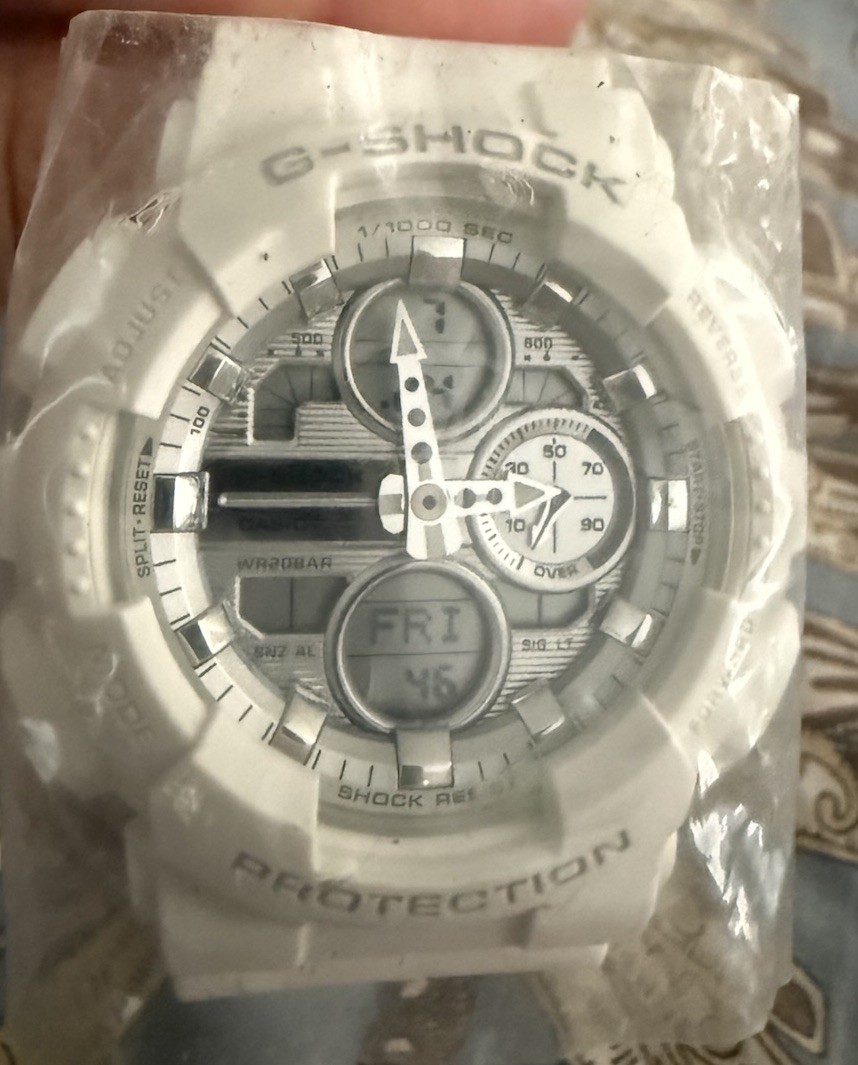 CASIO G-SHOCK Chrono Face Silver Dial White Rubber / Plastic MEN’S Unisex WATCH
