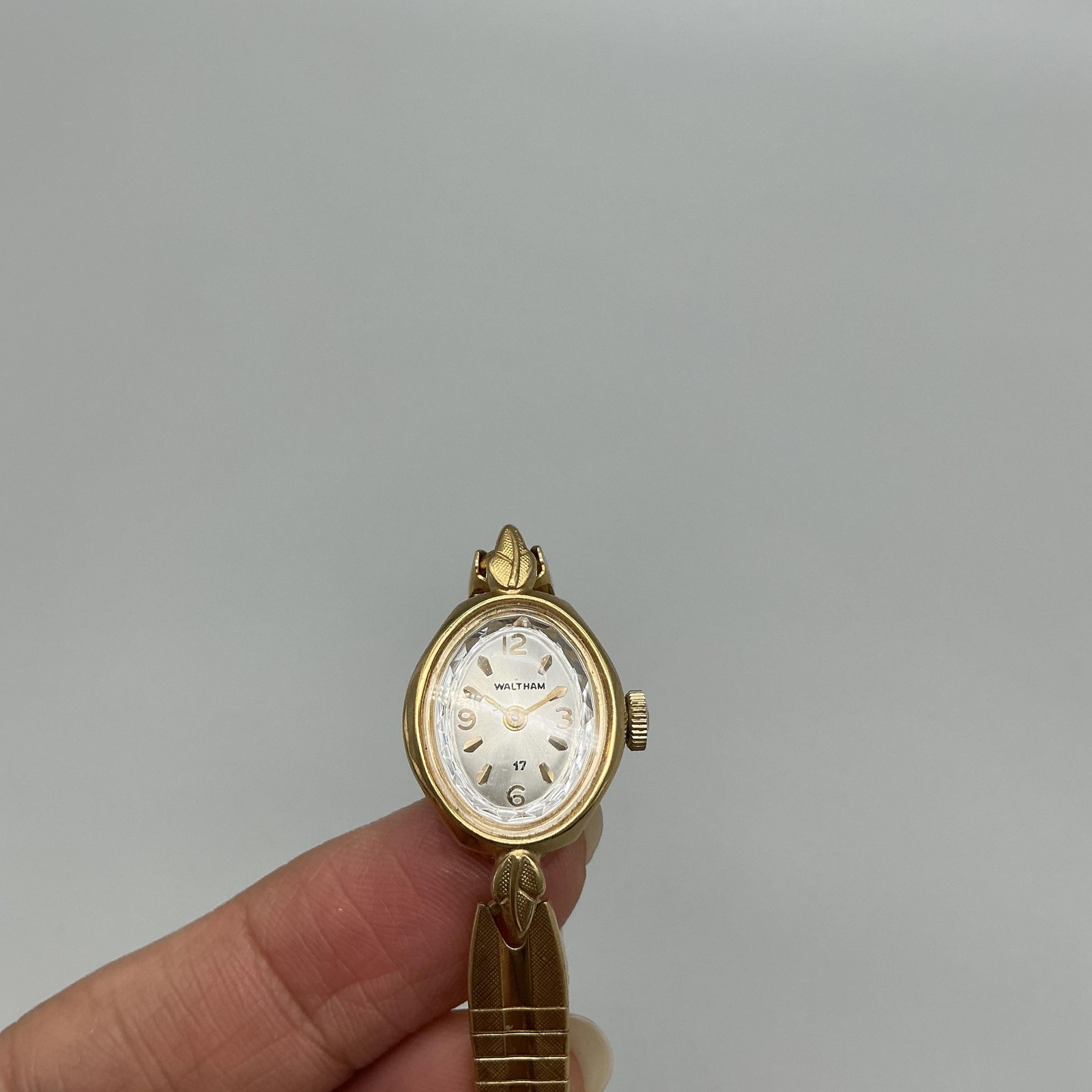 Vintage Waltham Womens Watch 16mm Silver Gold Tone Stretch Band Manual Wind