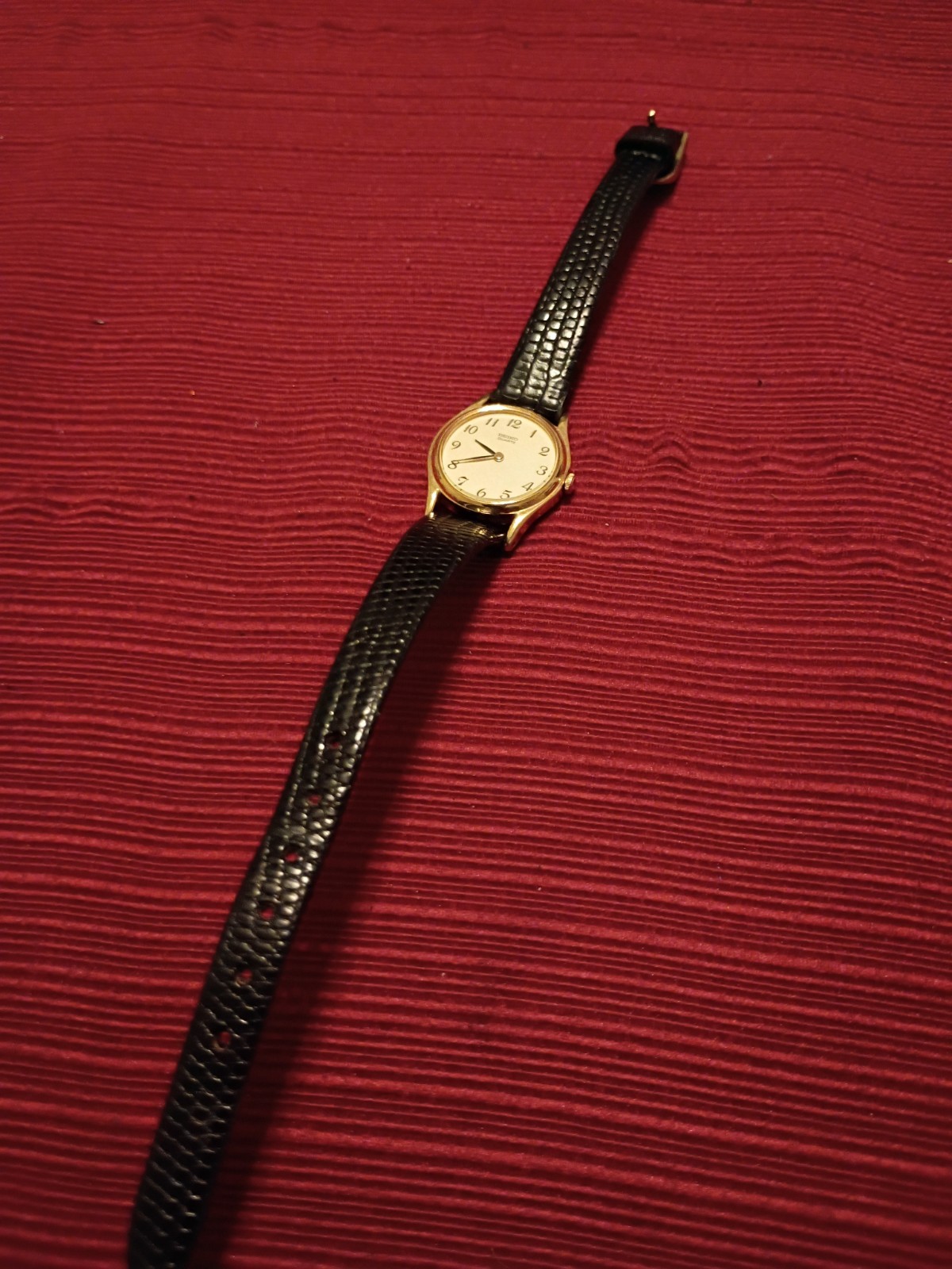 Vintage Seiko Quartz Women’s Gold Tone Watch White Dial Black Leather