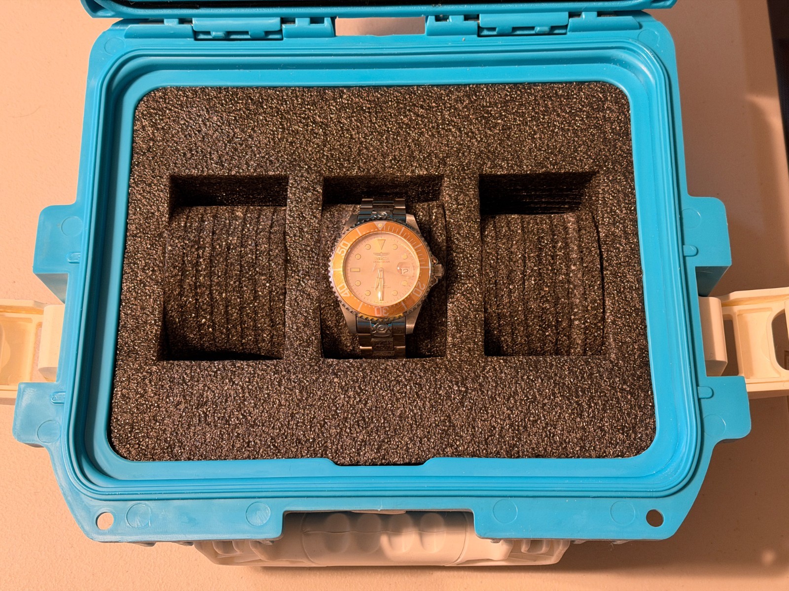 Invicta Pro Diver Men’s Watch ~ Model 13858 ~ With 3-Slot Dive Impact Case!