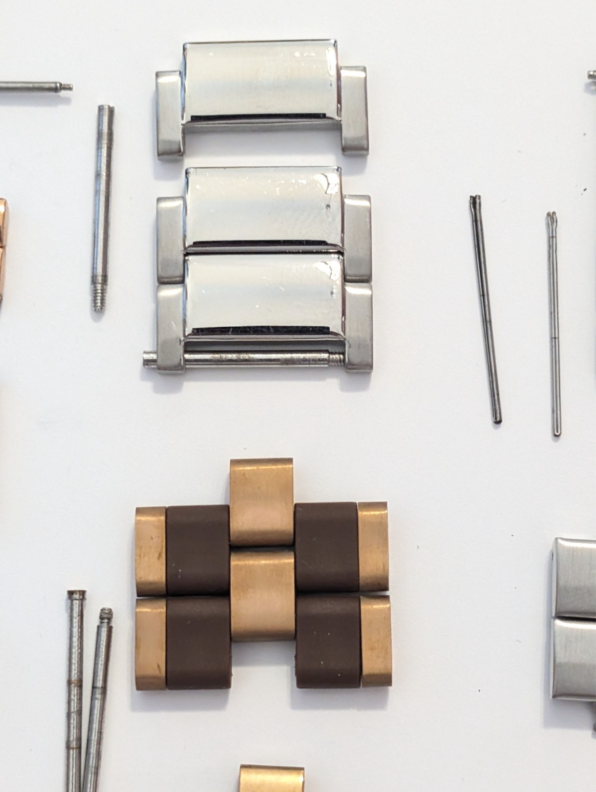 Assorted luxury watch links – brands unknown