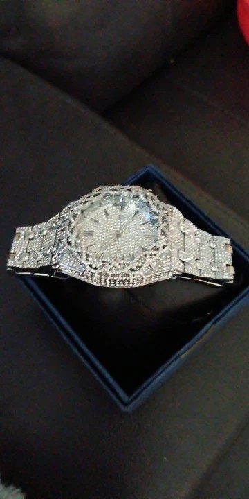 Luxury Men’s Quartz Watch – Thorn Crown Iced Diamond Design/ fashion/ stylish