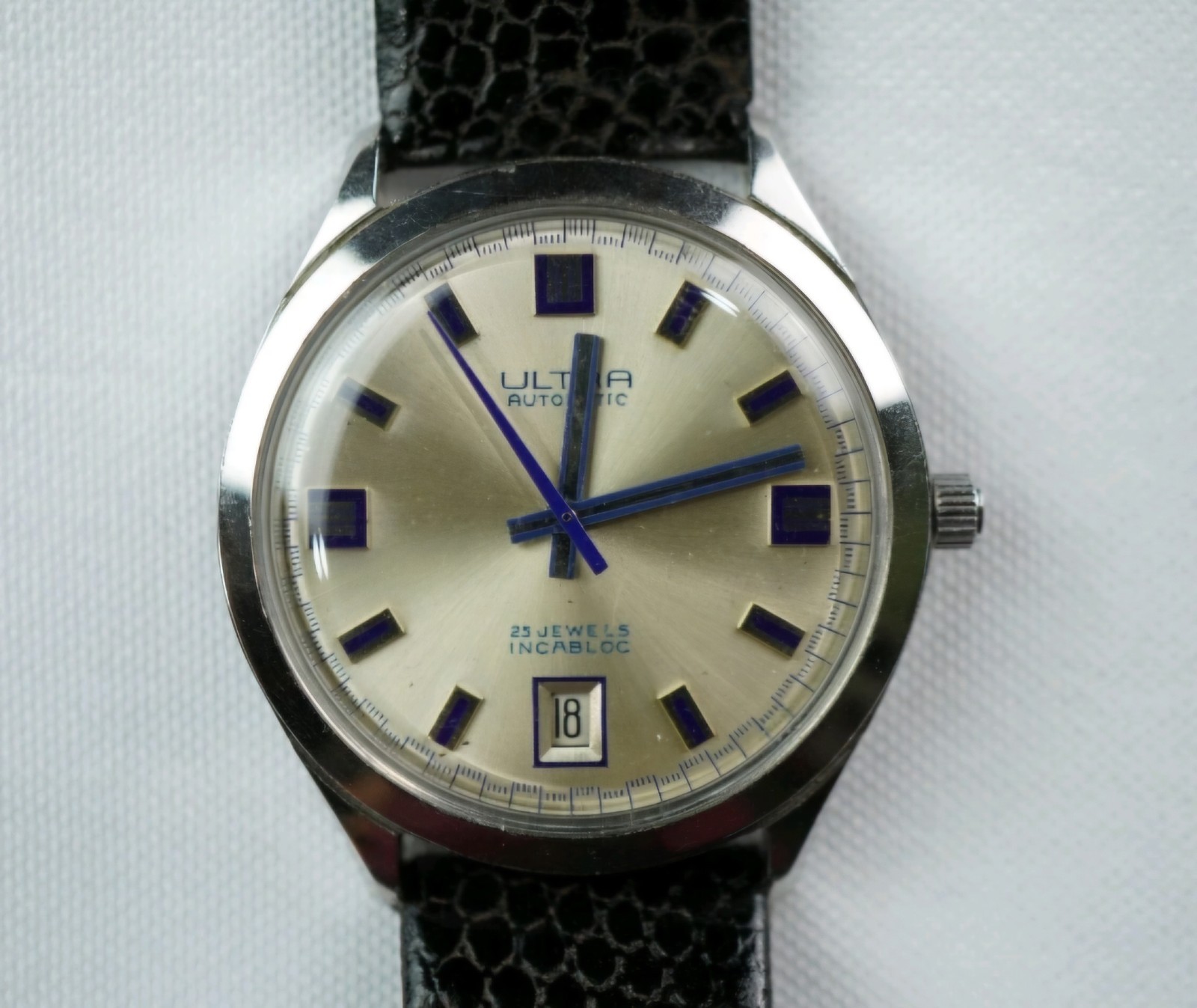 ULTRA AUTOMATIC 25 JEWELS INCABLOC Vintage Swiss Made 1970s Date Steel