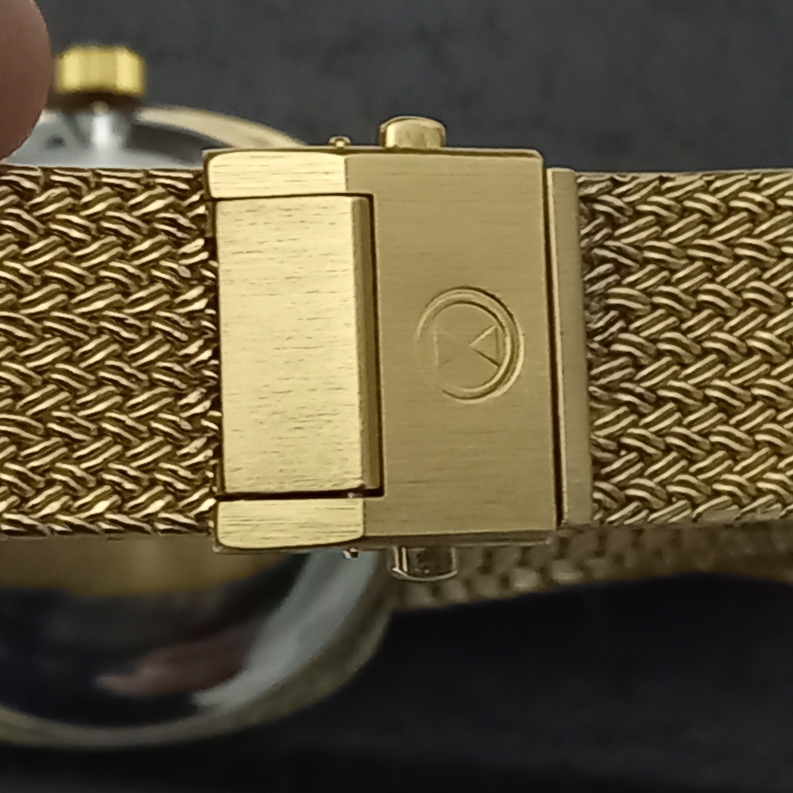 Elegant 1980’s Favre Leuba Quartz Gents Luxury Watch + Integrated Bracelet Dress