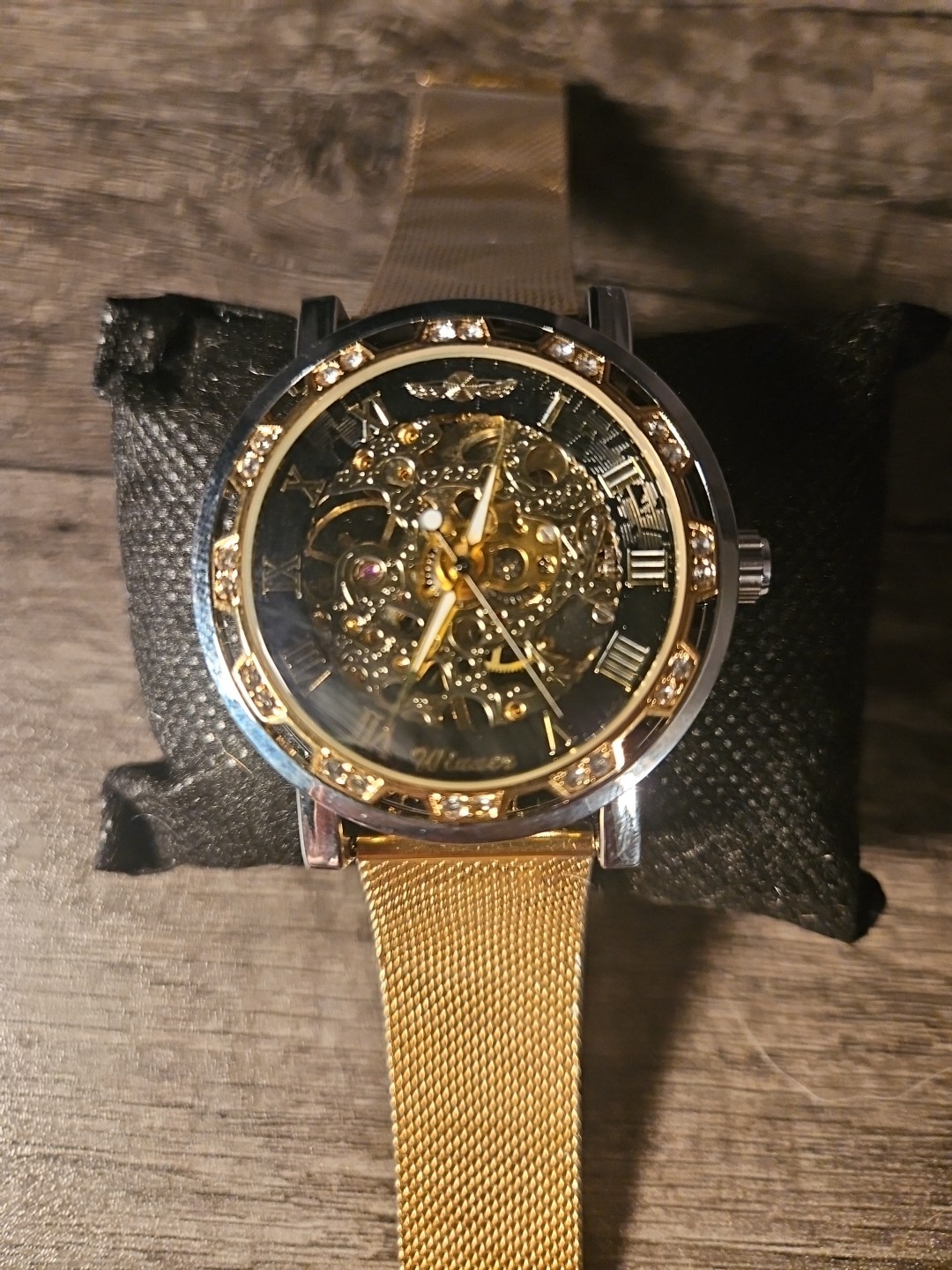 Unisex Vintage Machanical Watch With Roman Numerals And A Gold Mesh Band