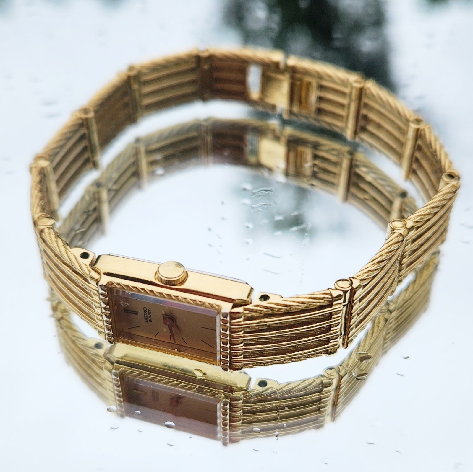 Vintage 90s Seiko Gold Tone Quartz Watch